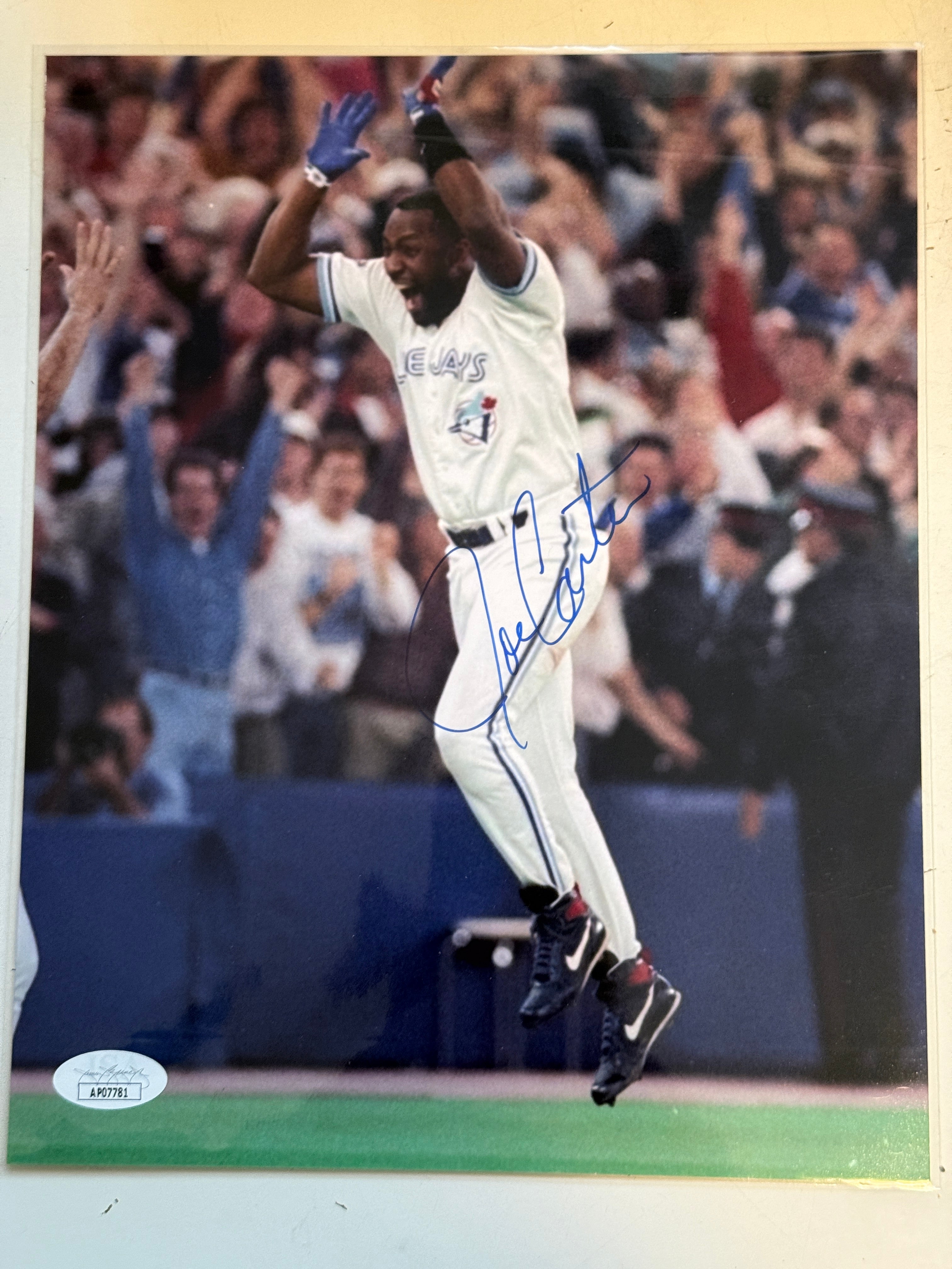 Joe Carter, Toronto Blue Jays baseball legend autographed 8 x 10 photo JSA certified