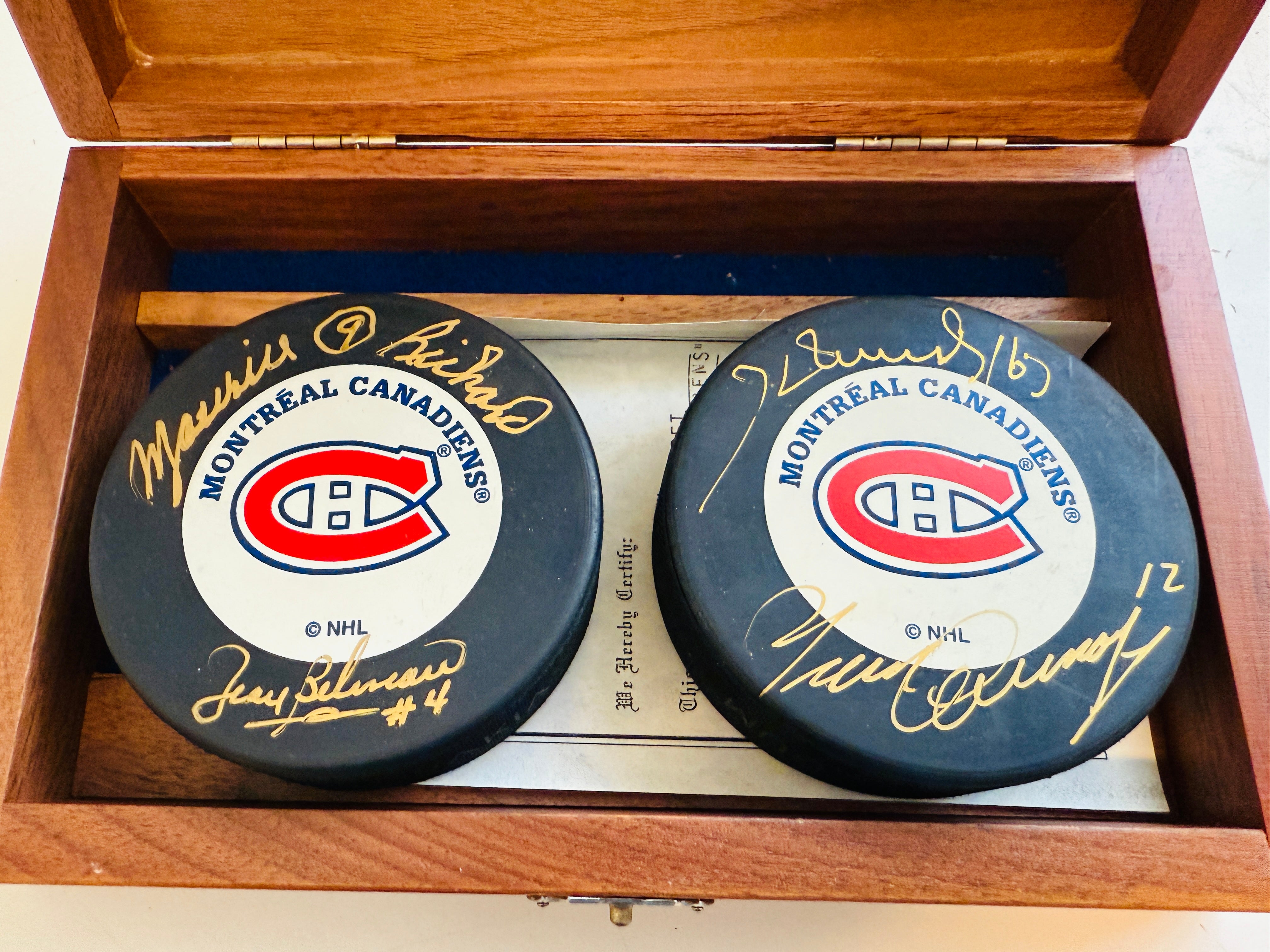 Montréal Canadiens hockey legends two autographed pucks withCOA in wooden display holder