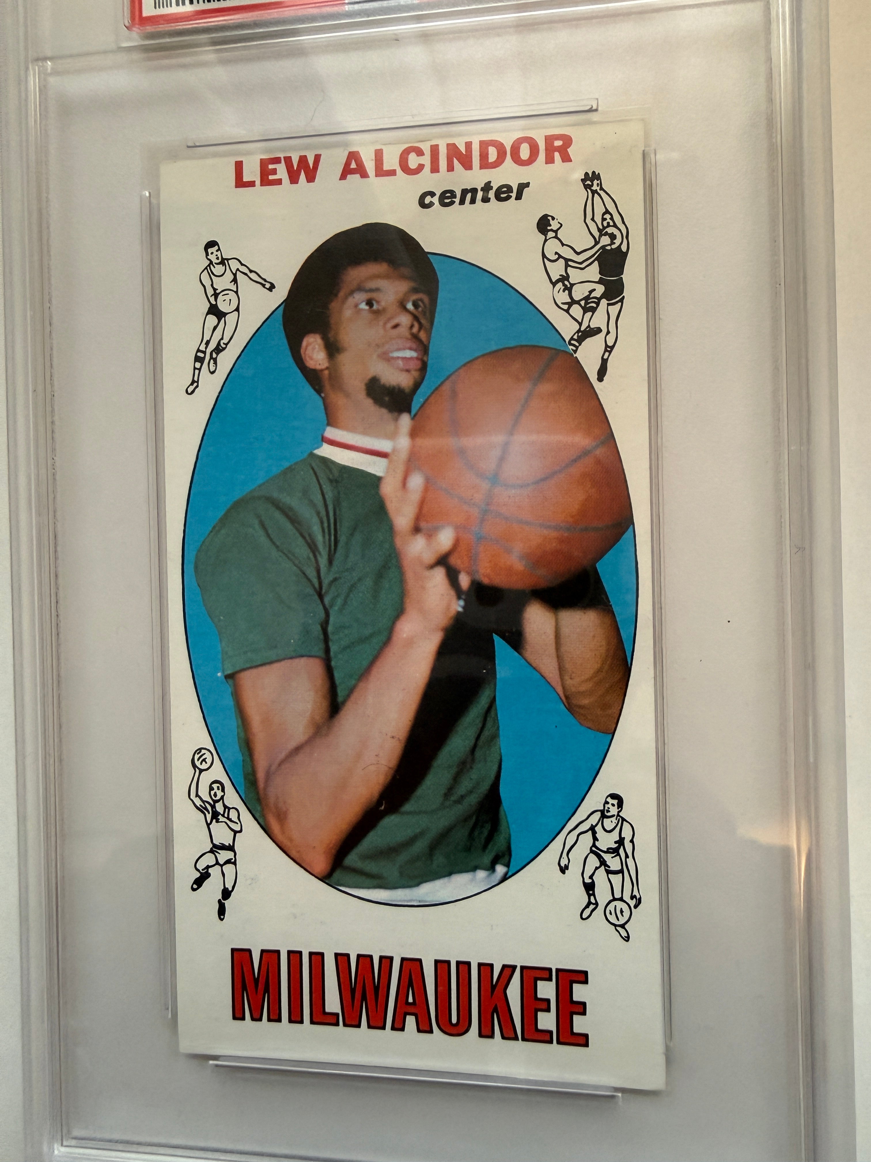 Kareem Abdul-Jabbar Rookie Card #25 – PSA 4 Graded 1969 (Lew Alcindor)