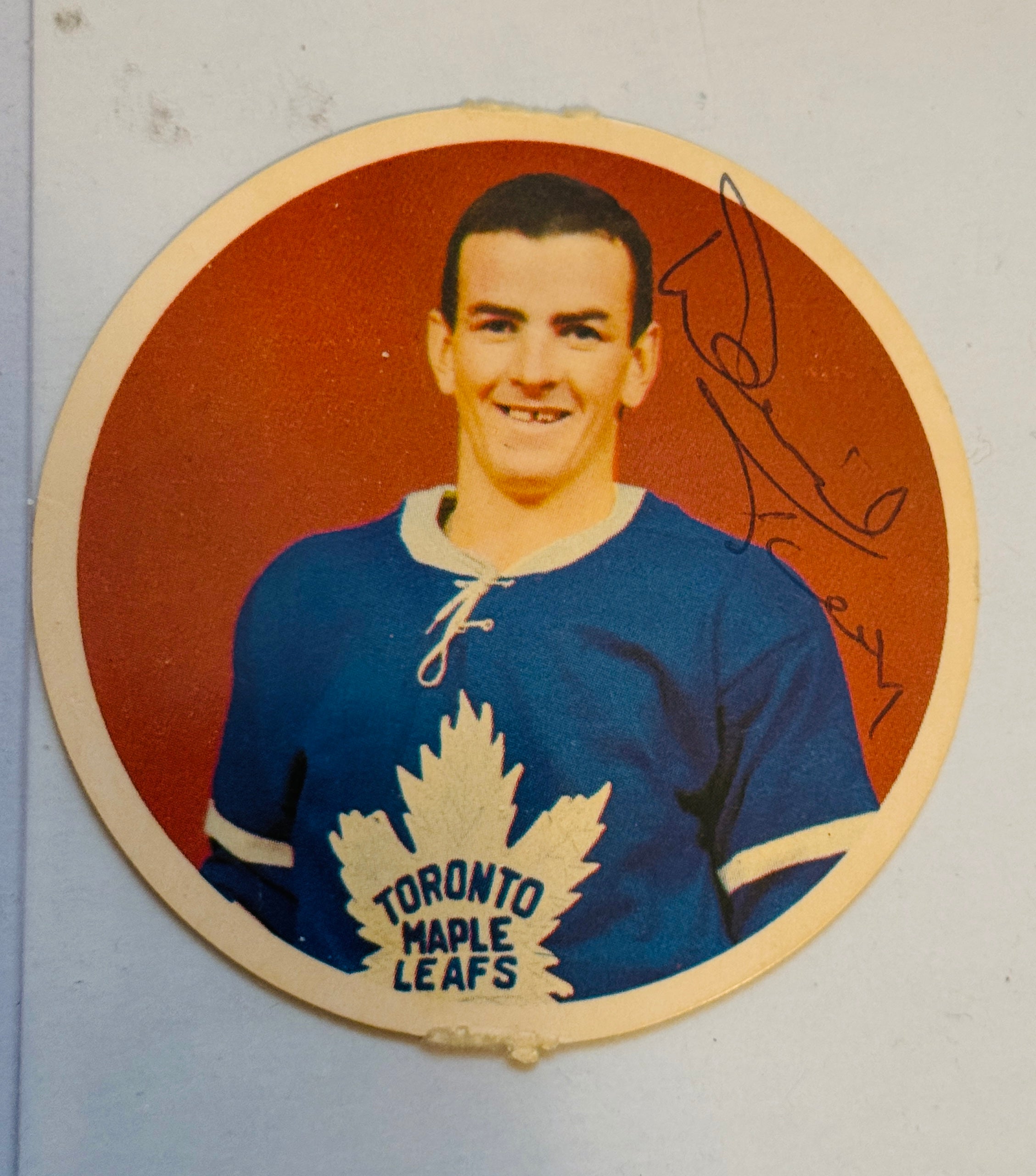 1962-63 El Producto Dave Keon autographed hockey disc sold with COA