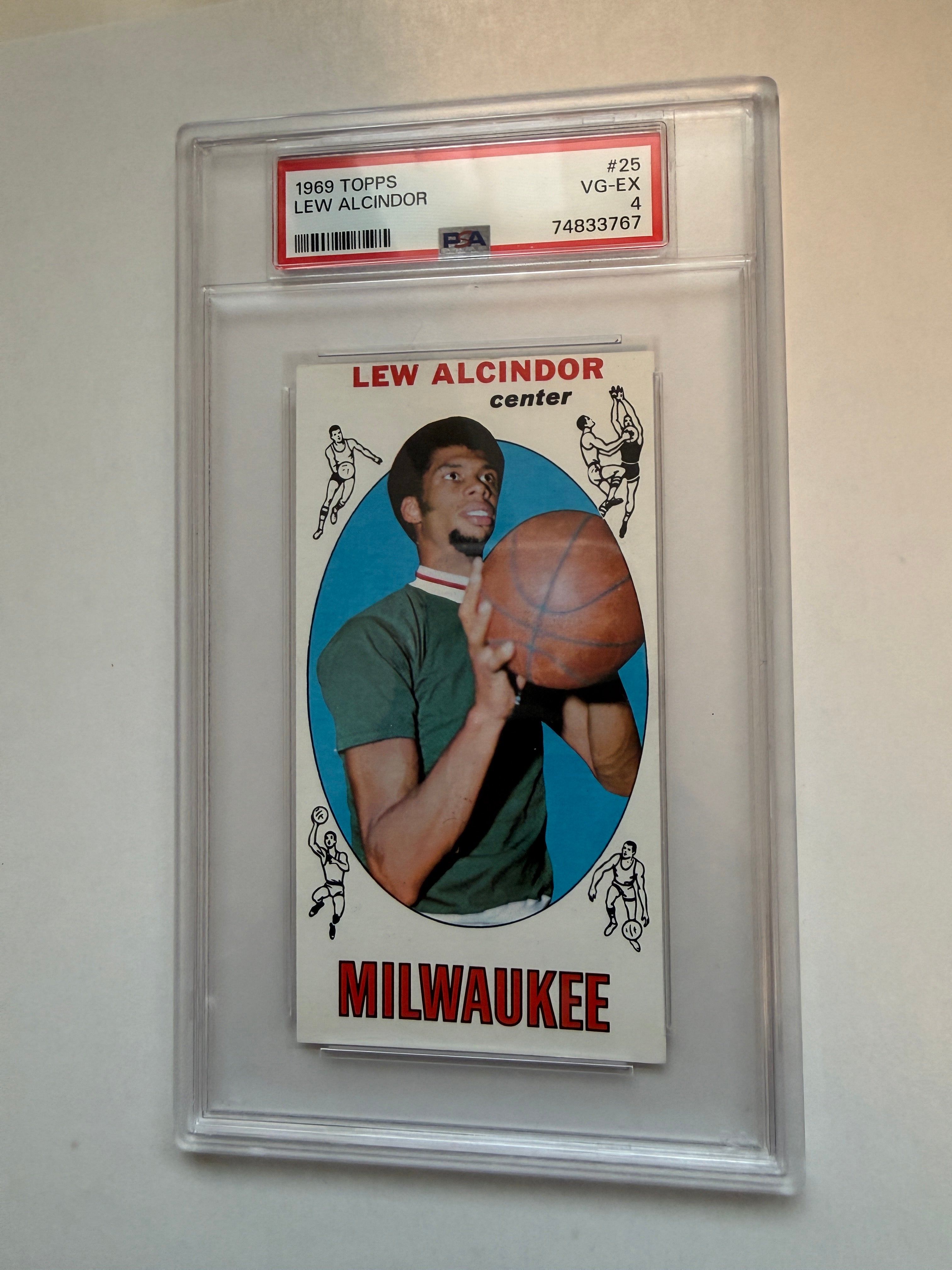 Kareem Abdul-Jabbar Rookie Card #25 – PSA 4 Graded 1969 (Lew Alcindor)