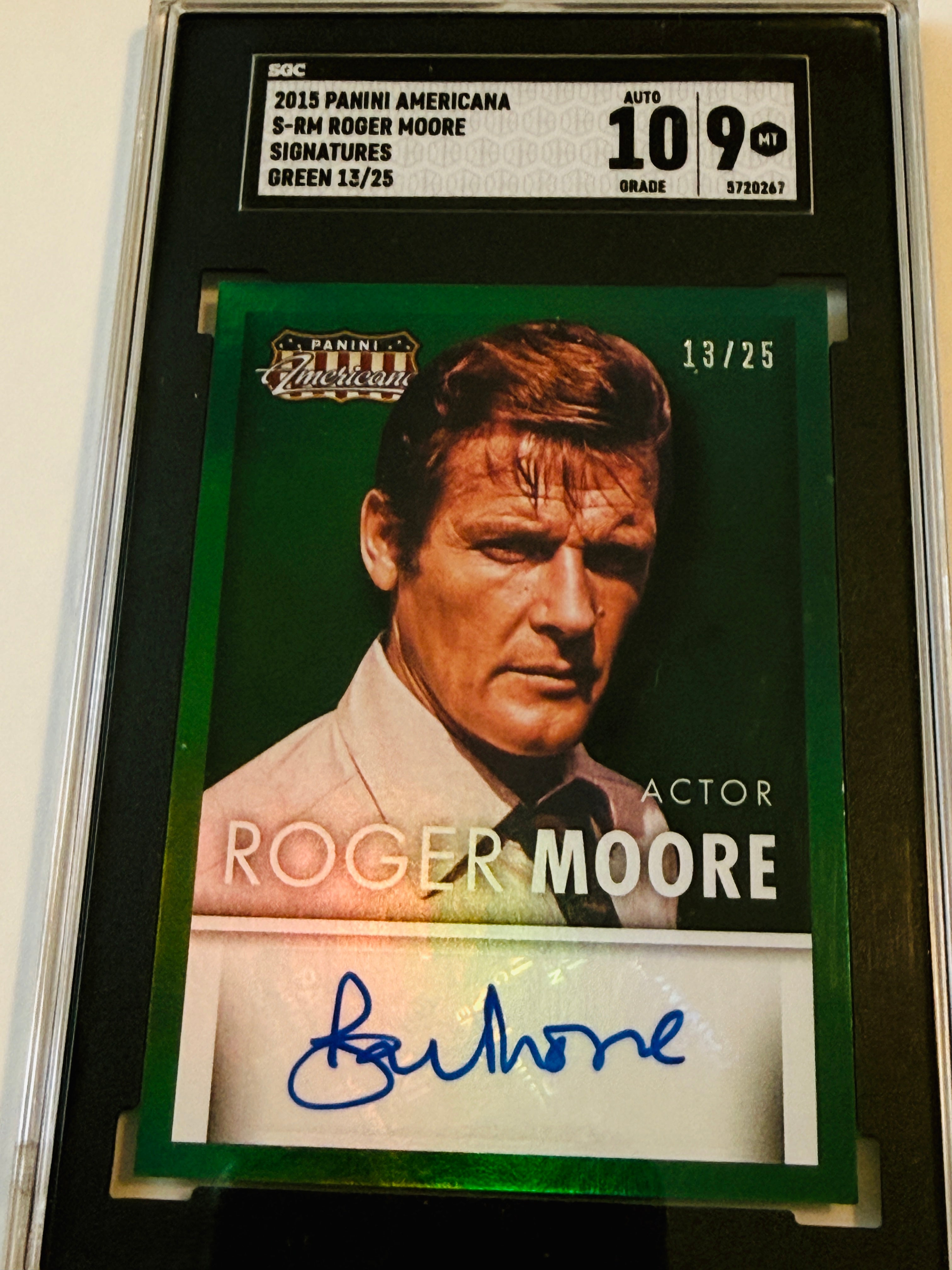 James Bond movie legends rare, Roger Moore autographed insert card graded and certified