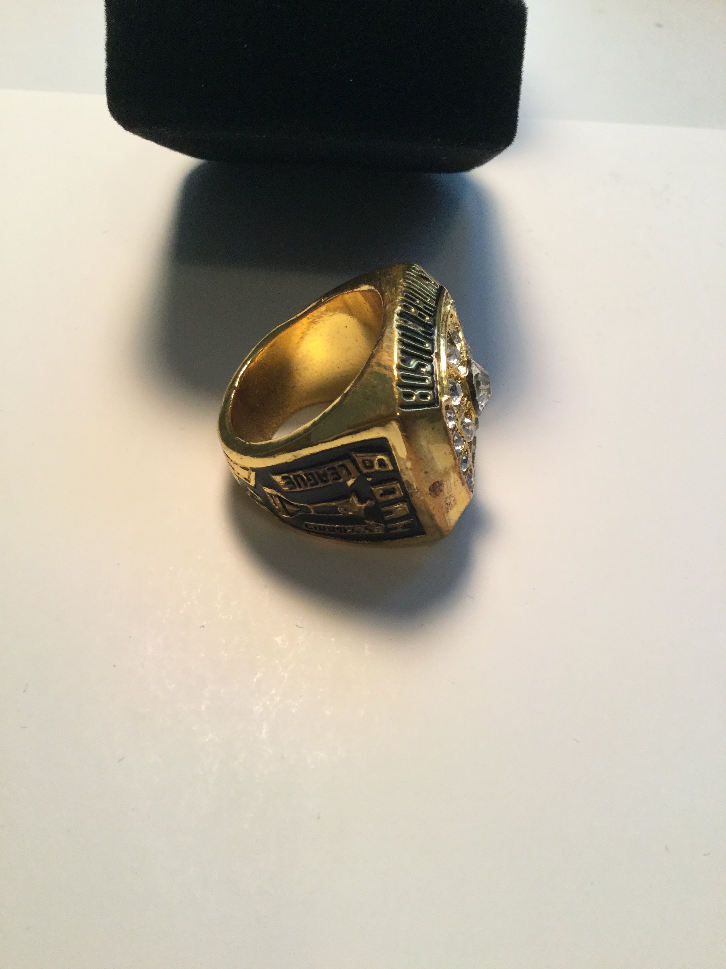 Bobby Orr replica Stanley Cup hockey ring 1972