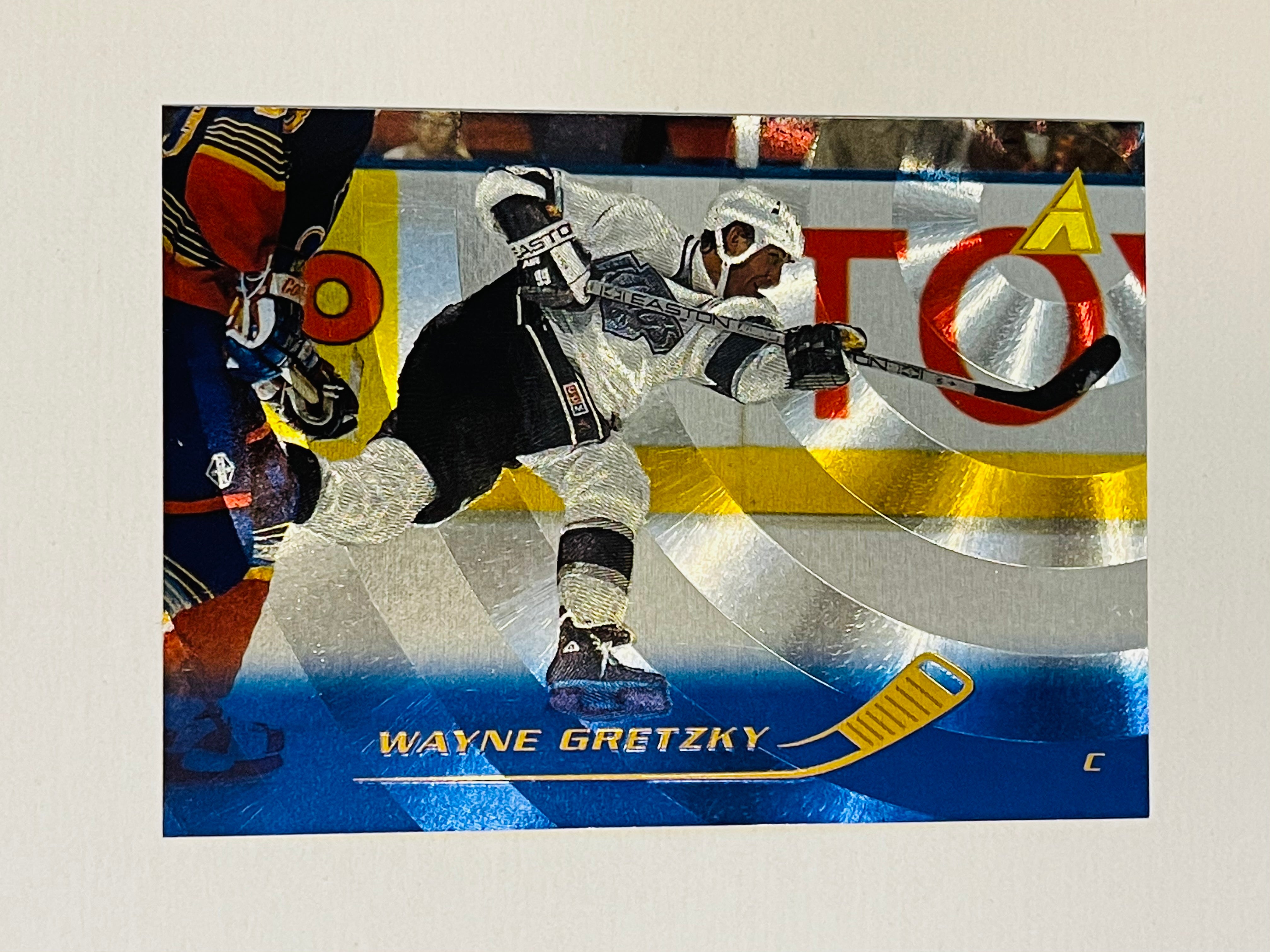 Wayne Gretzky rare pinnacle spectra foil insert hockey card 1995 Wayne Gretzky rare pinnacle spectra foil insert hockey card 1995
