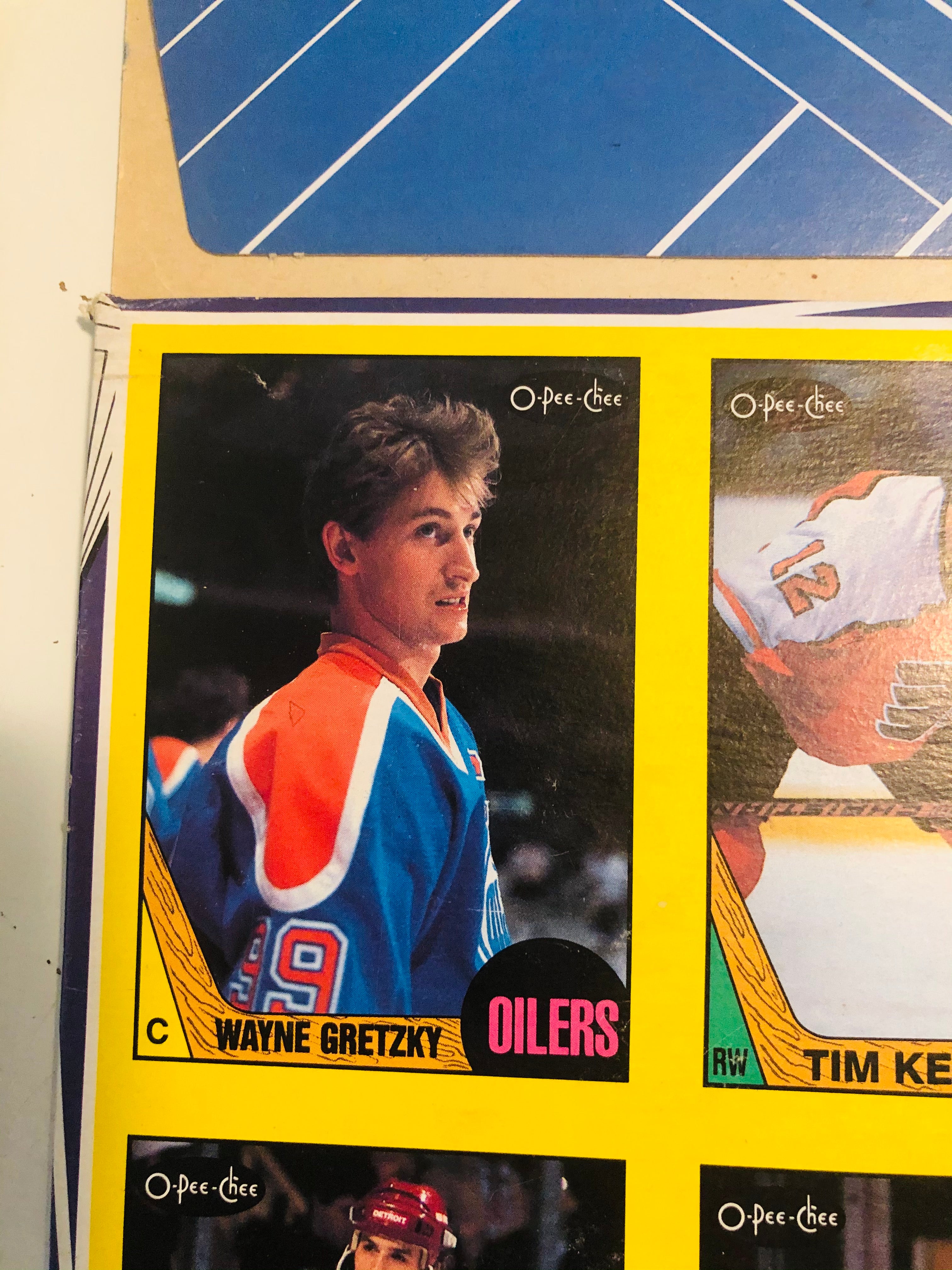 1987-88 opc Wayne Gretzky rare box bottom hockey card with box 1987-88 opc Wayne Gretzky rare box bottom hockey card with box