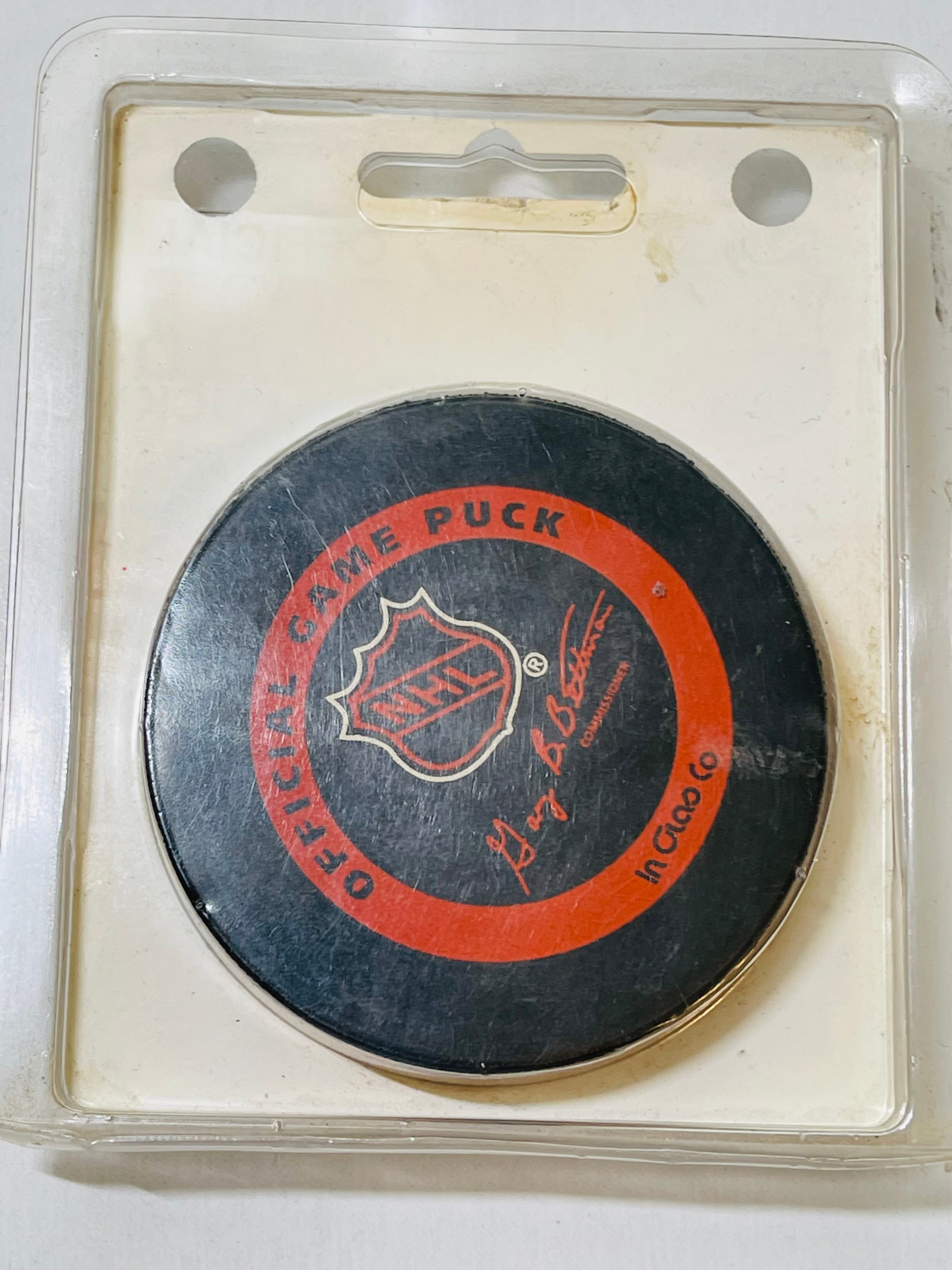 Maple Leaf Gardens official game puck 1931-1999 factory sealed