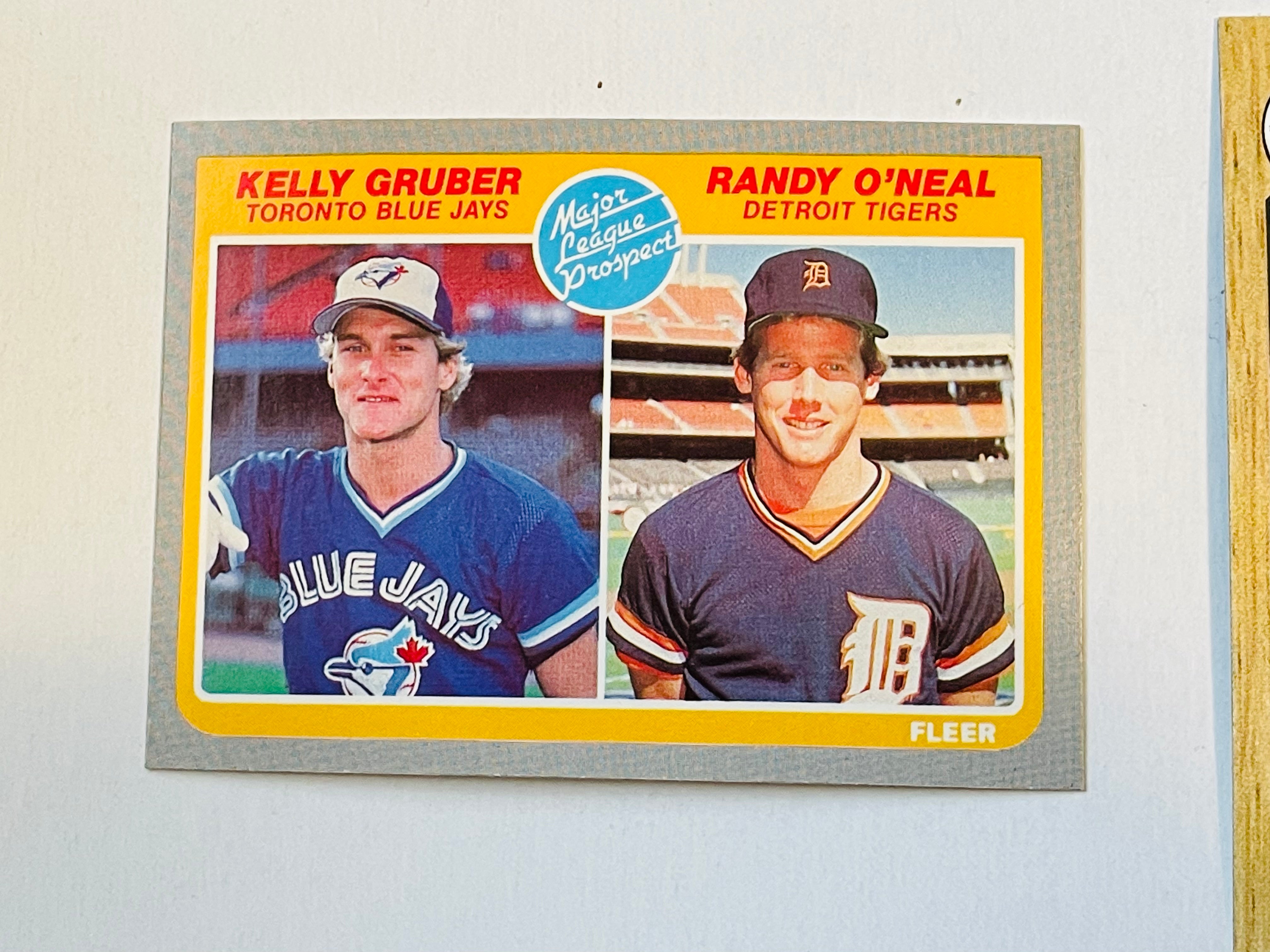 Toronto Blue Jays baseball two Kelly Gruber rookie cards