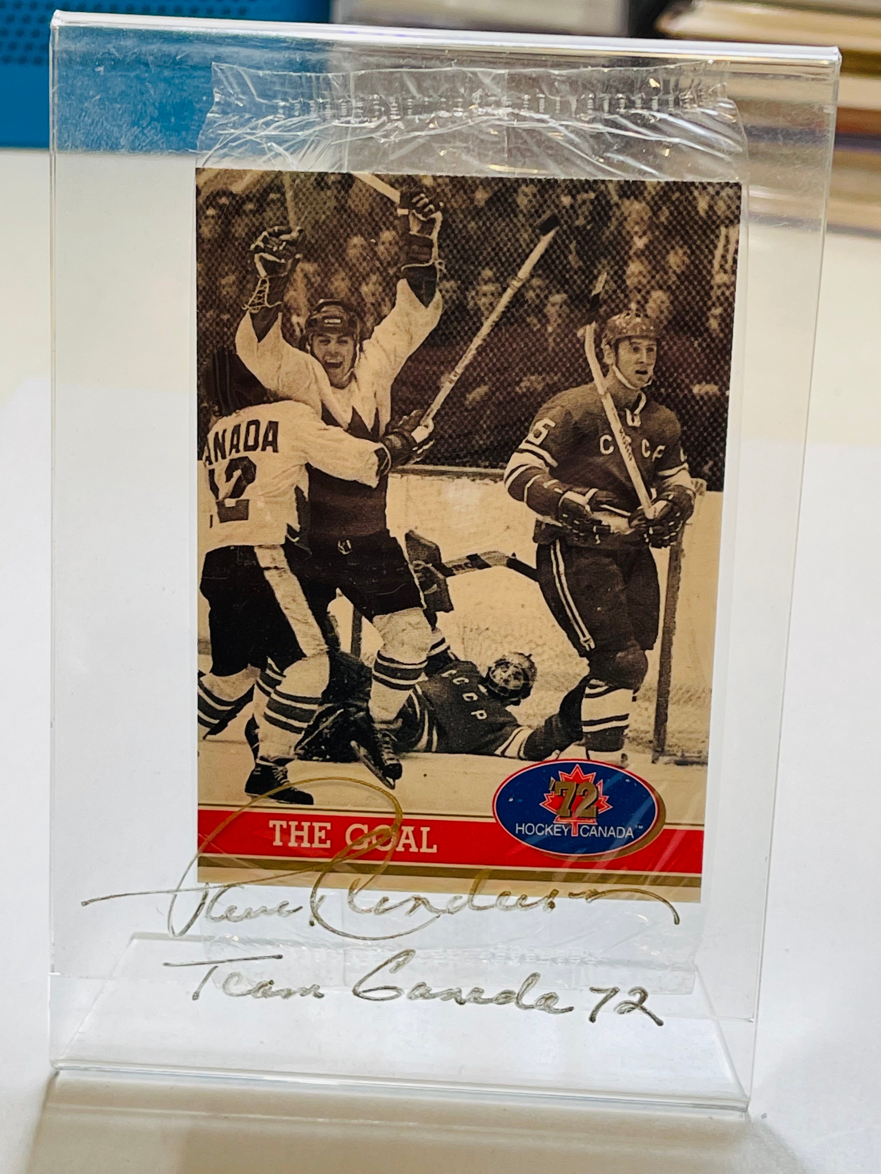 Paul Henderson autograph plastic holder with team Canada cards promo pack