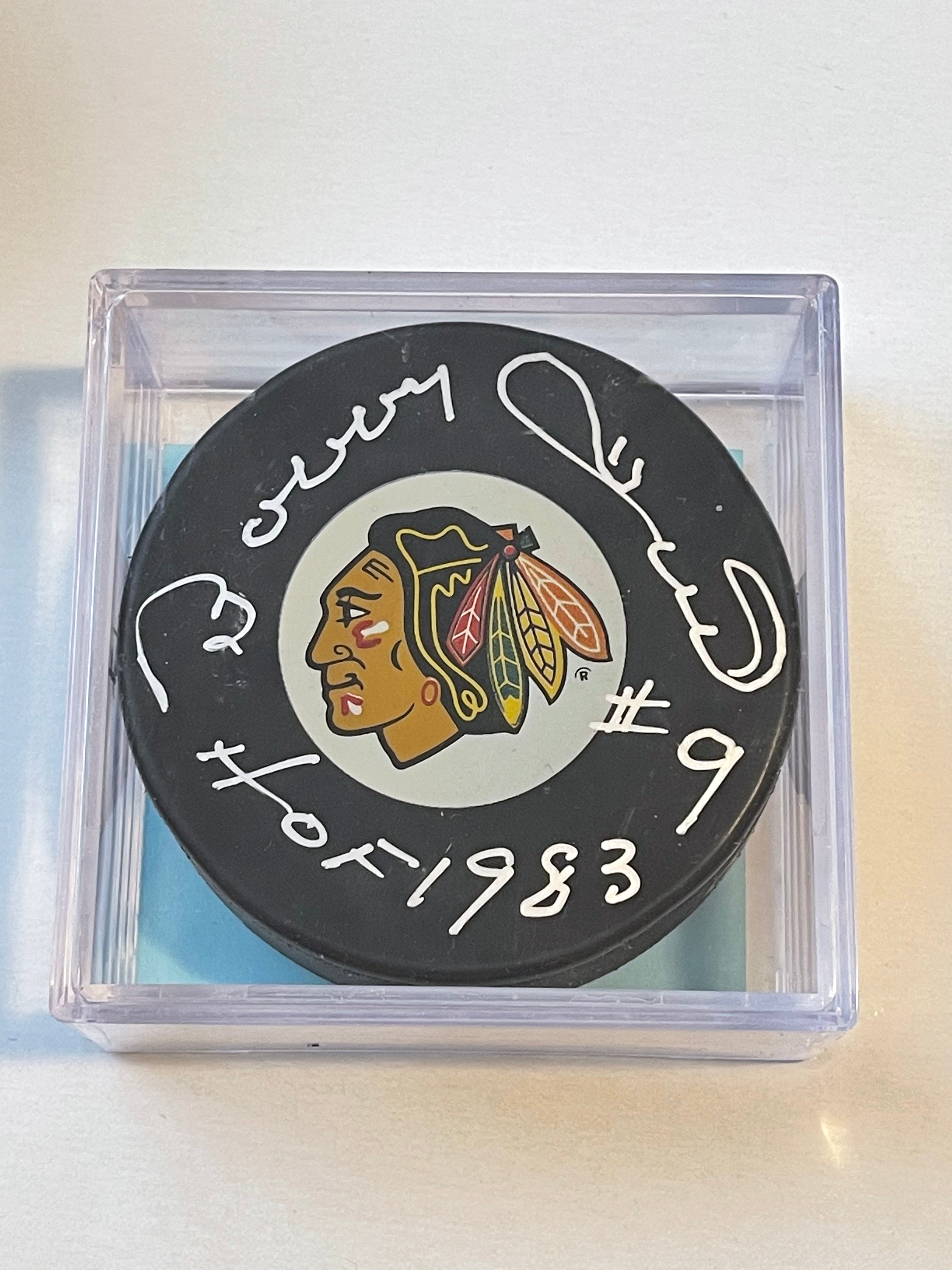 Bobby Hull Chicago Black Hawks signed puck with COA