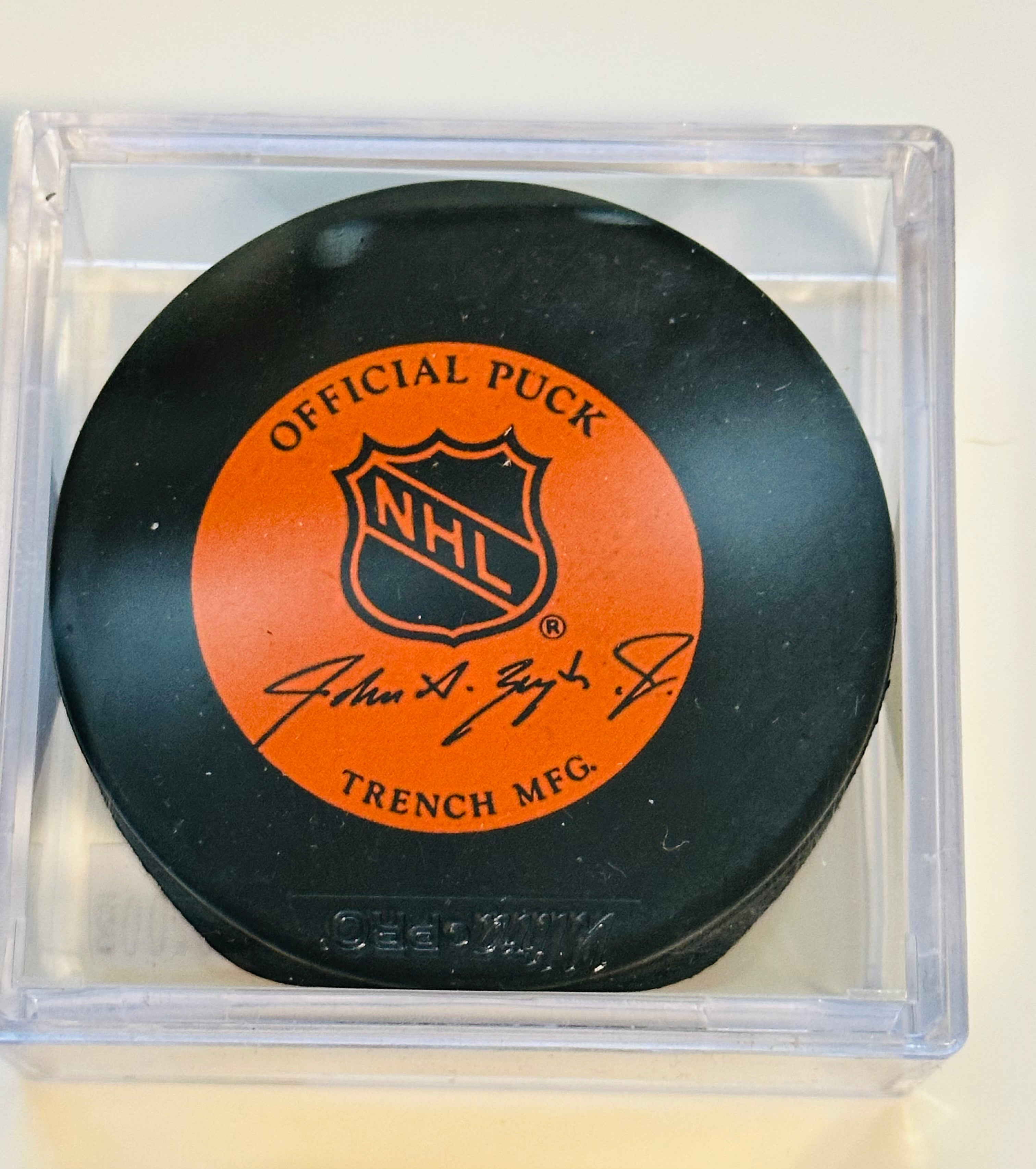 Gordie Howe autograph puck sold with holder and COA