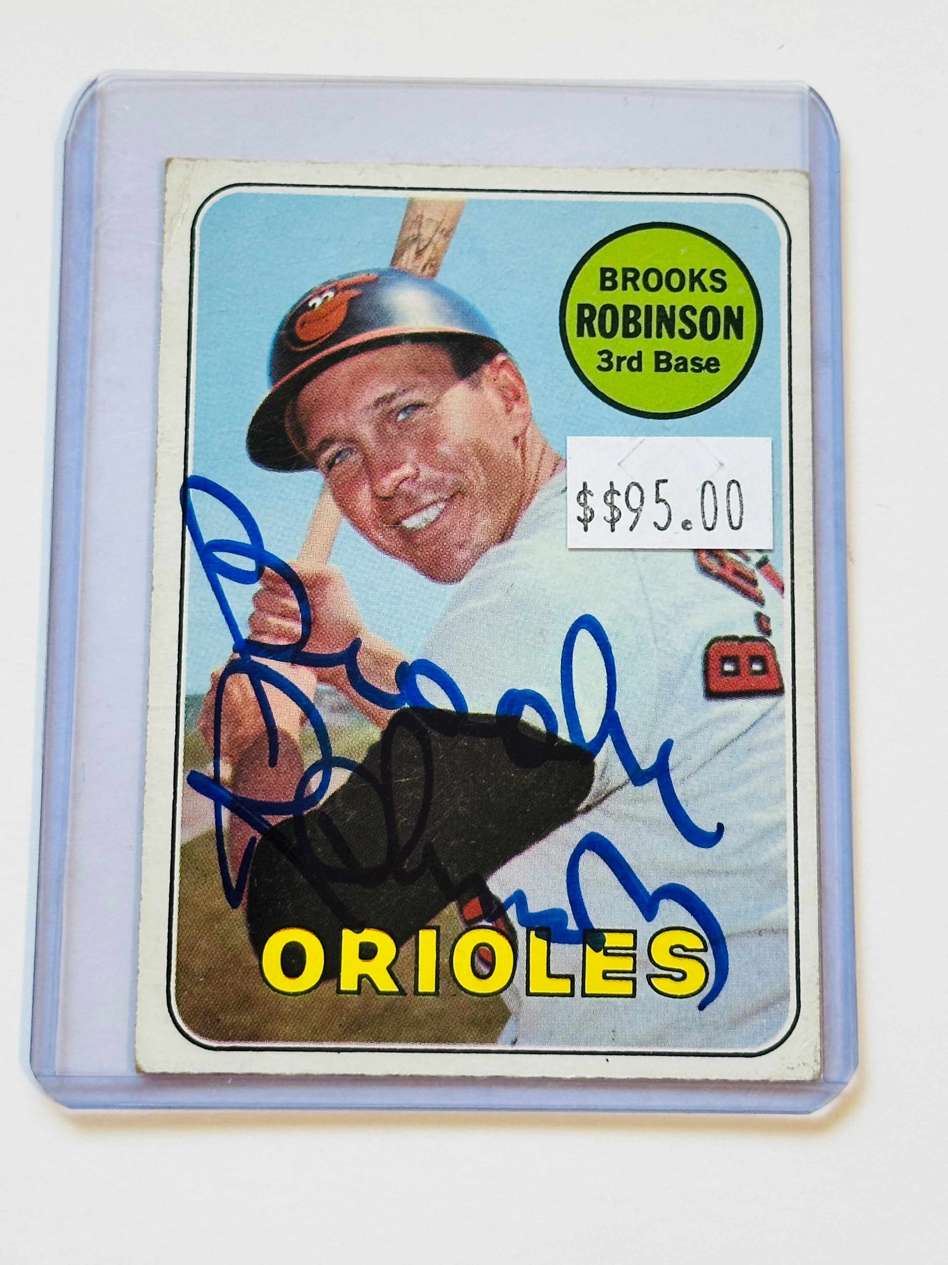 Brooks Robinson Baseball legend autograph card from 1969. Sold with COA