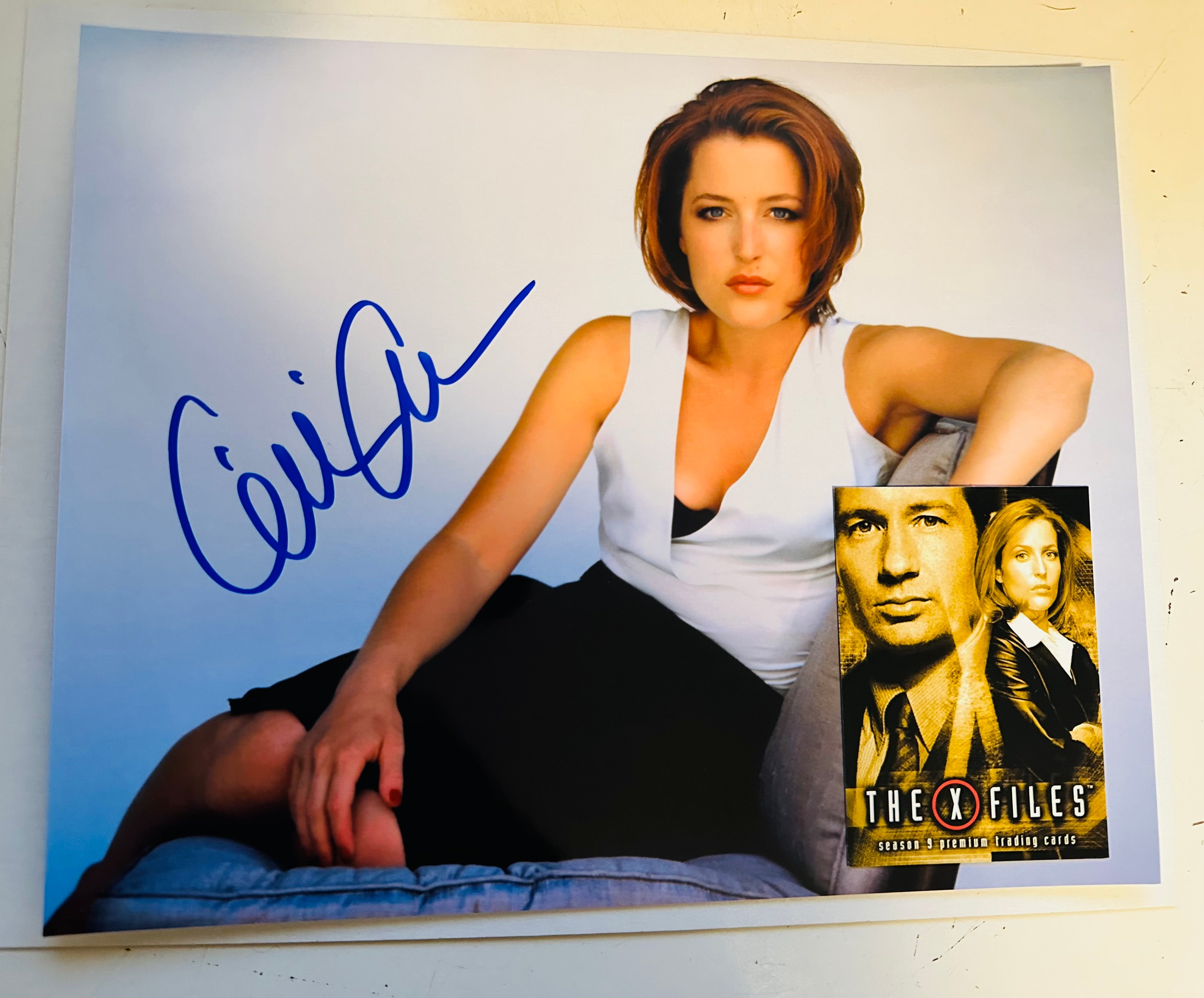 X-Files TV series Gillian Anderson autograph 8x10 photo with rare promo card and COA