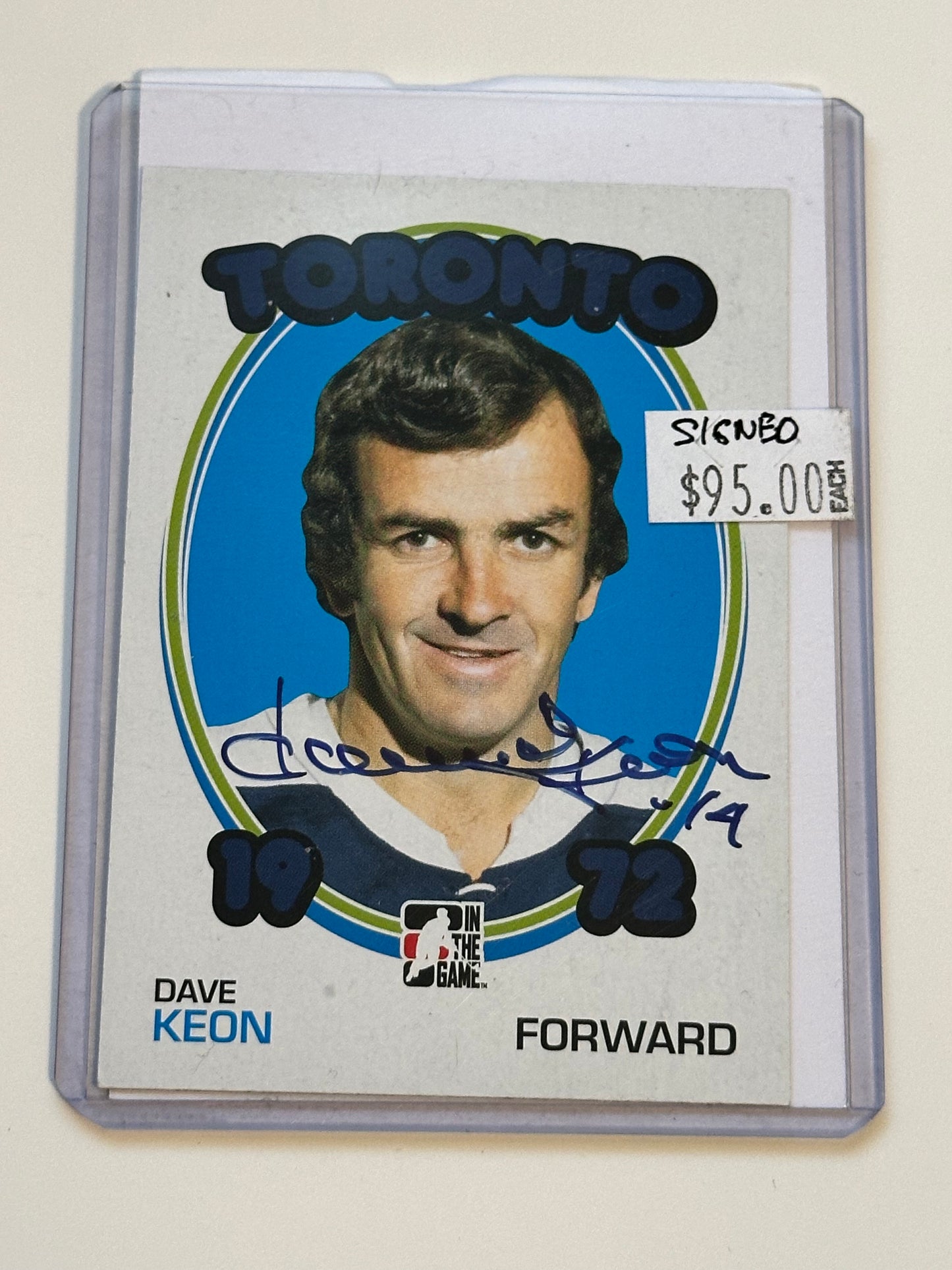 Toronto Maple Leafs legend Dave Keon signed hockey card with COA