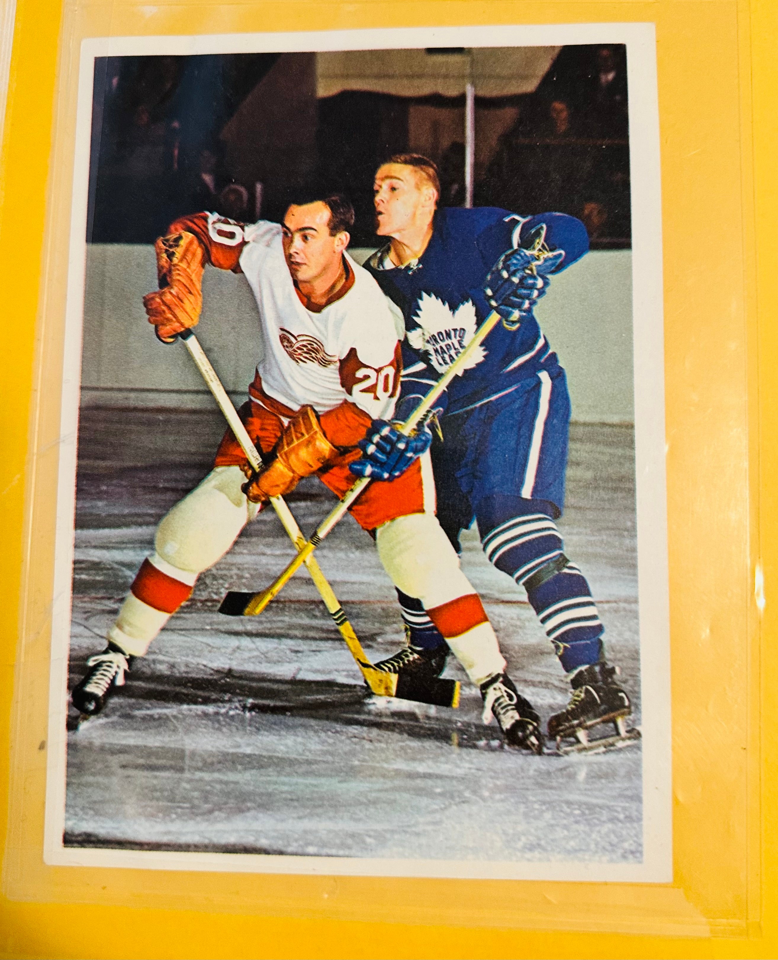 Toronto Star Tim Horton in action leaf photo 1963-64