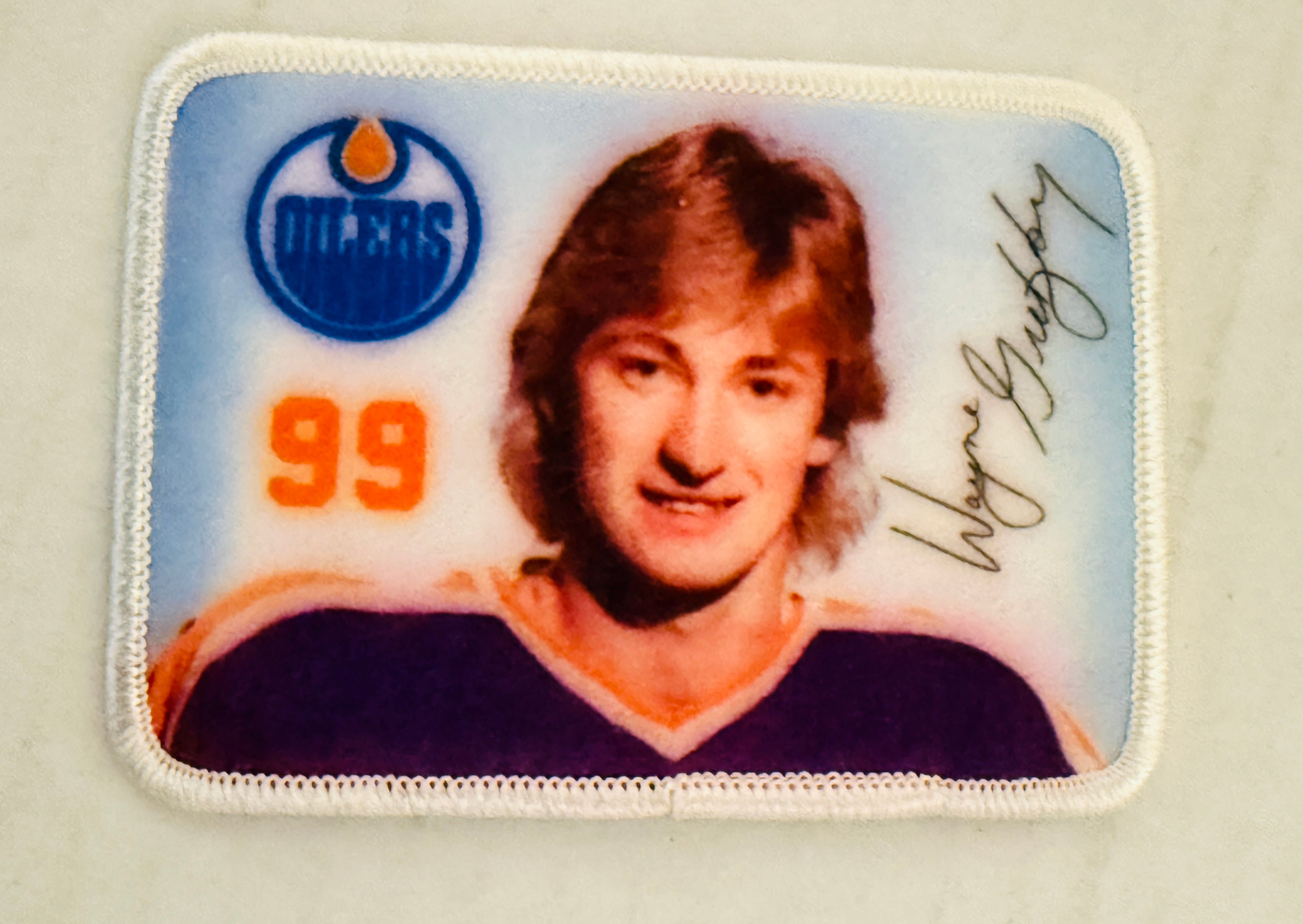 Wayne Gretzky rare Neilson candy hockey patch 1981/82