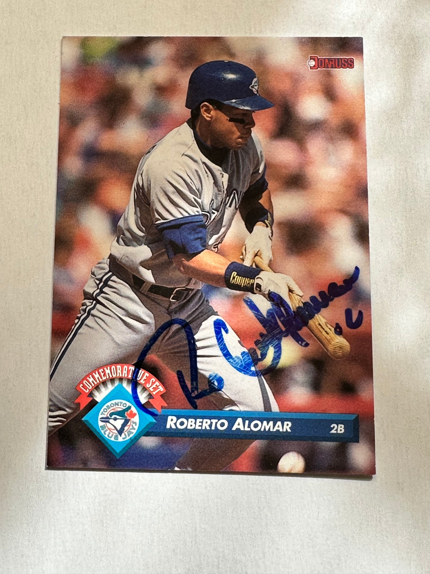 Toronto Blue Jays Roberto Alomar autographed card with COA