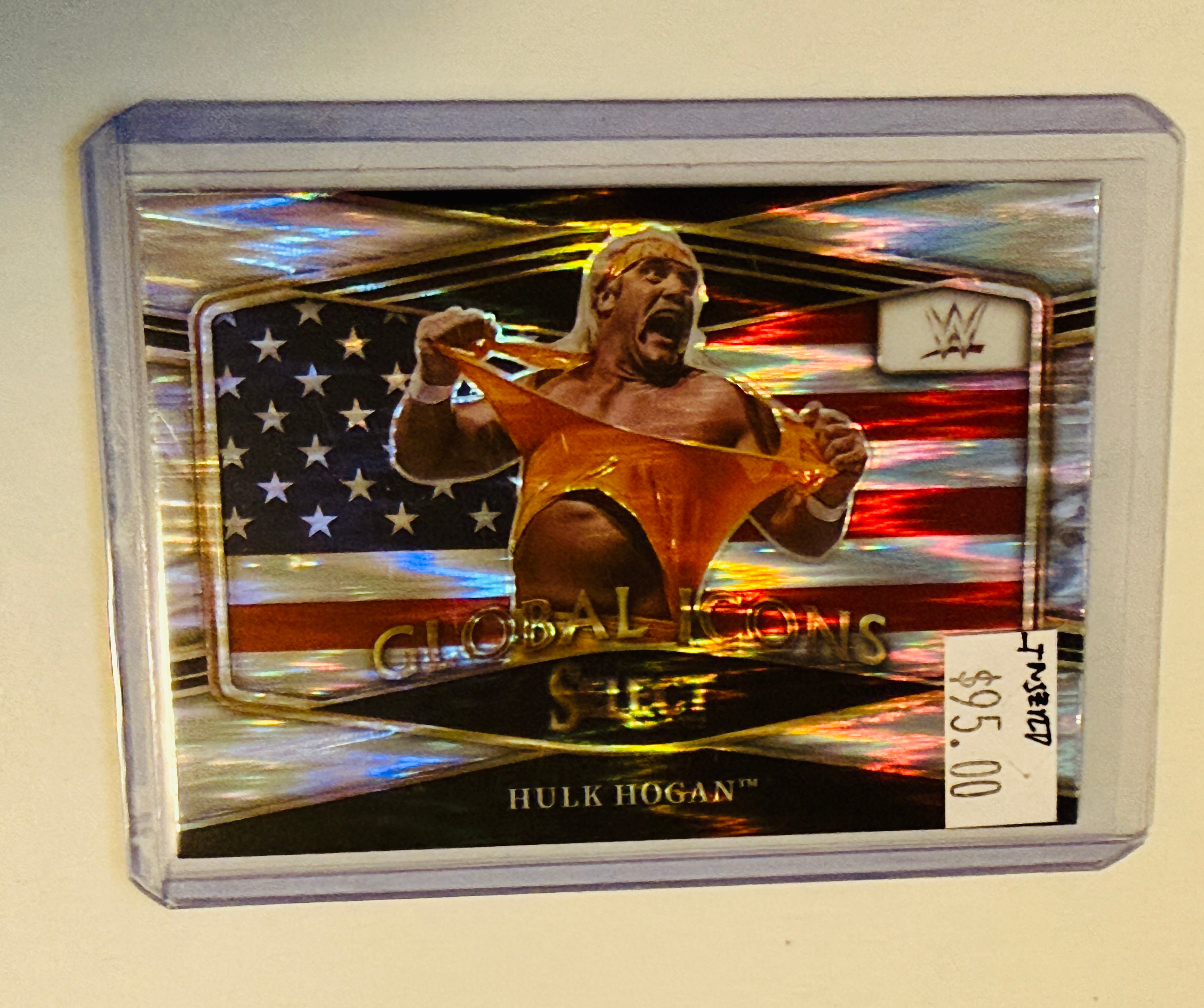 Wrestling Hulk Hogan Global Icons rare refractor insert card