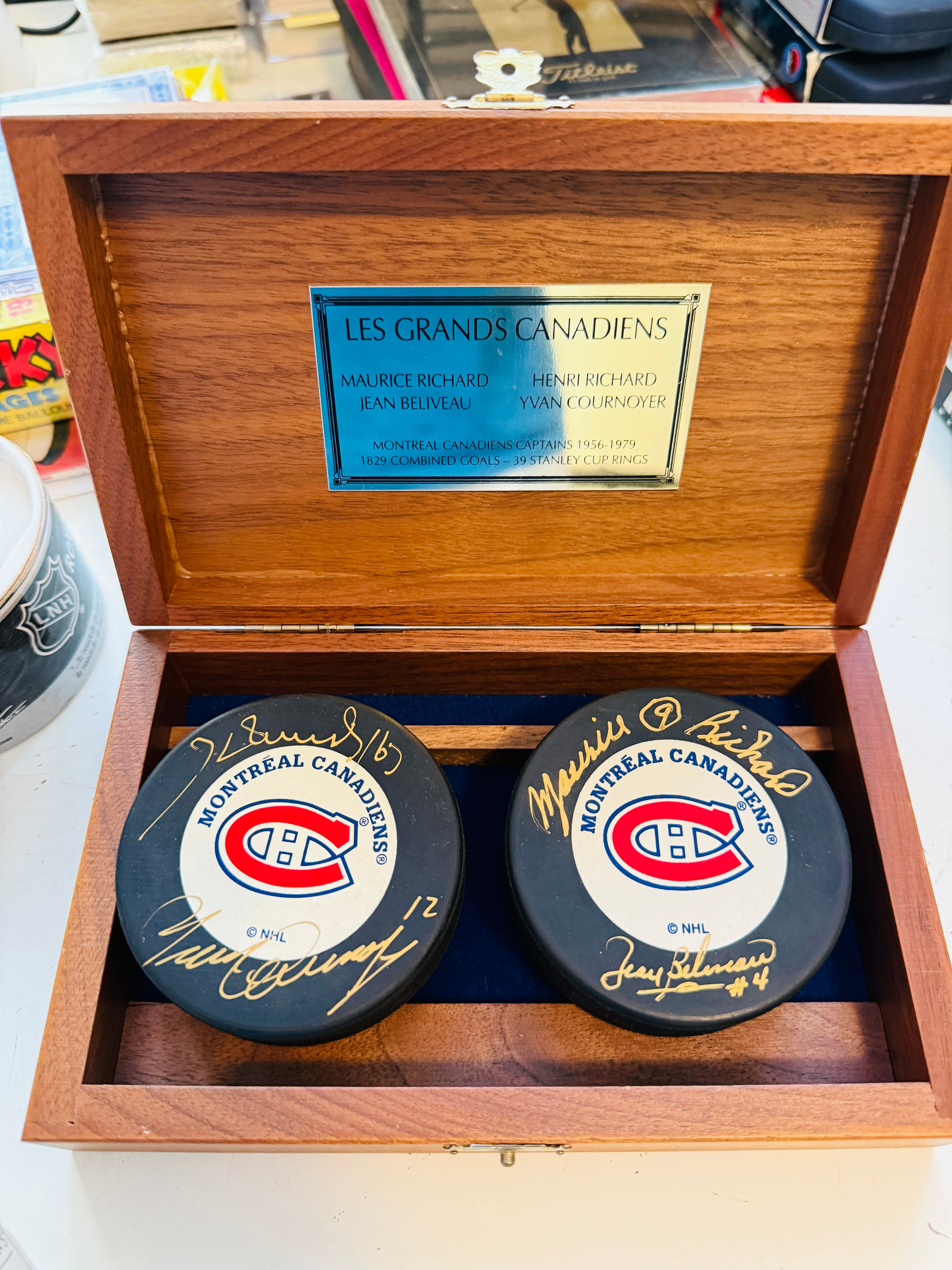 Montréal Canadiens hockey legends two autographed pucks withCOA in wooden display holder