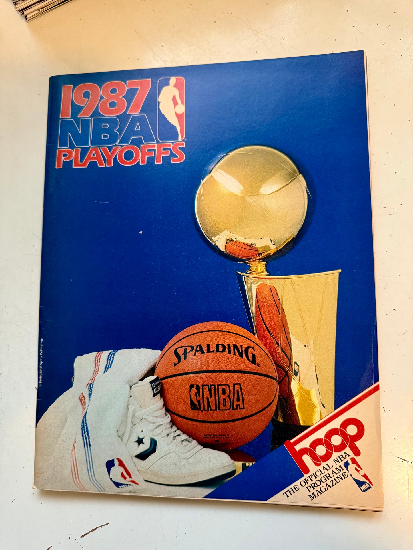 1987 NBA basketball playoff program with bonus news clips Lakers vs Sonics 1987