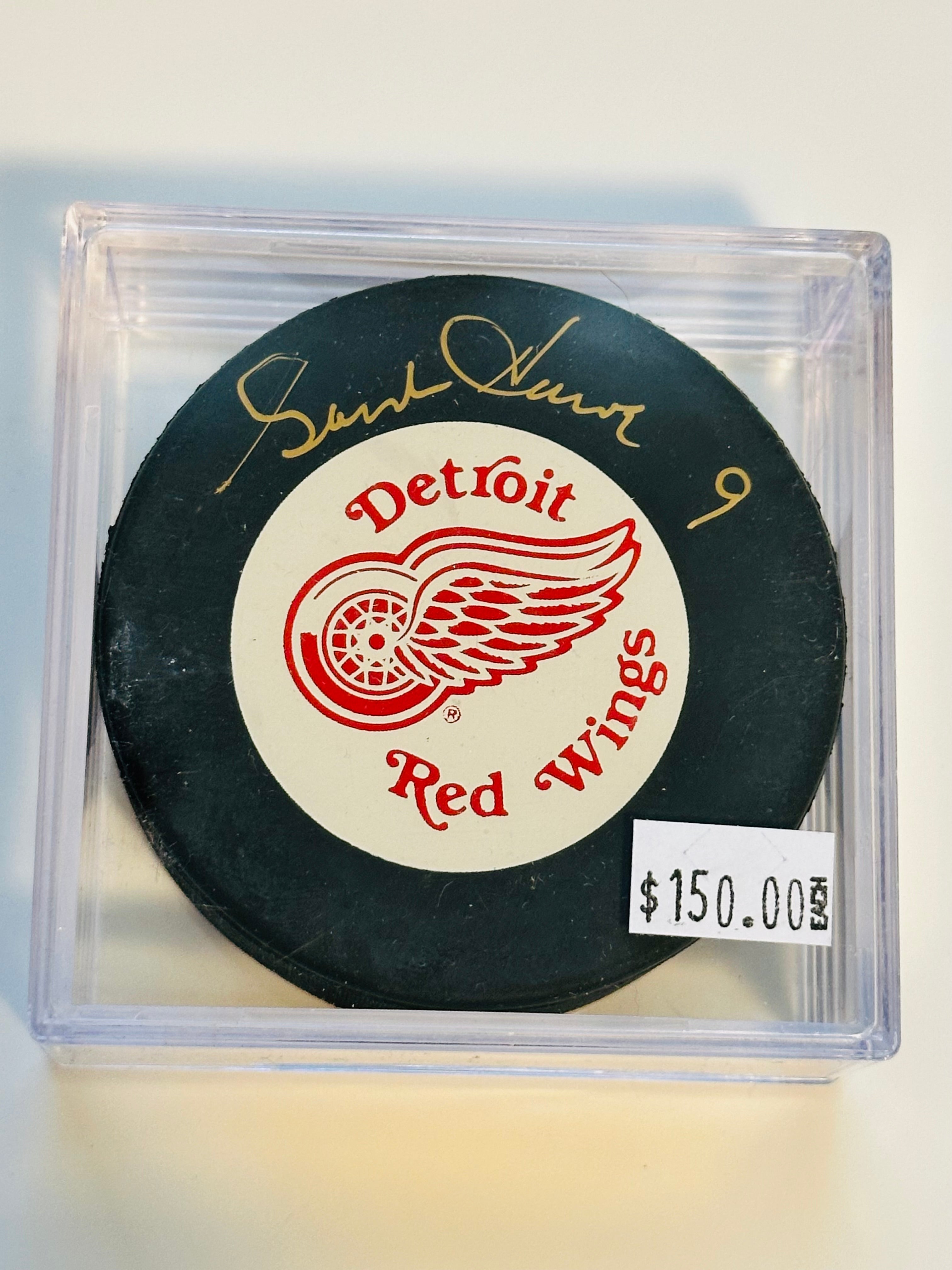 Gordie Howe autograph puck sold with holder and COA