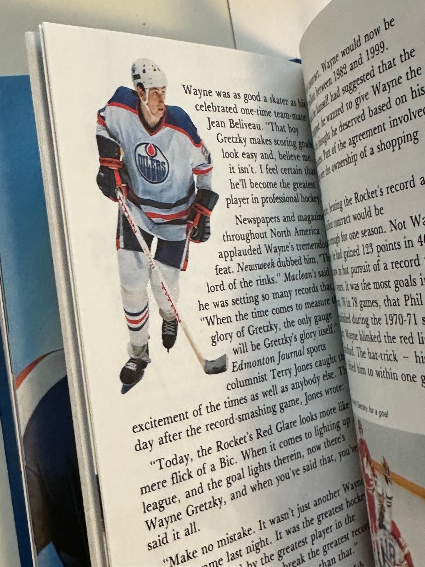 Super kid Wayne Gretzky hardcover small book 1983