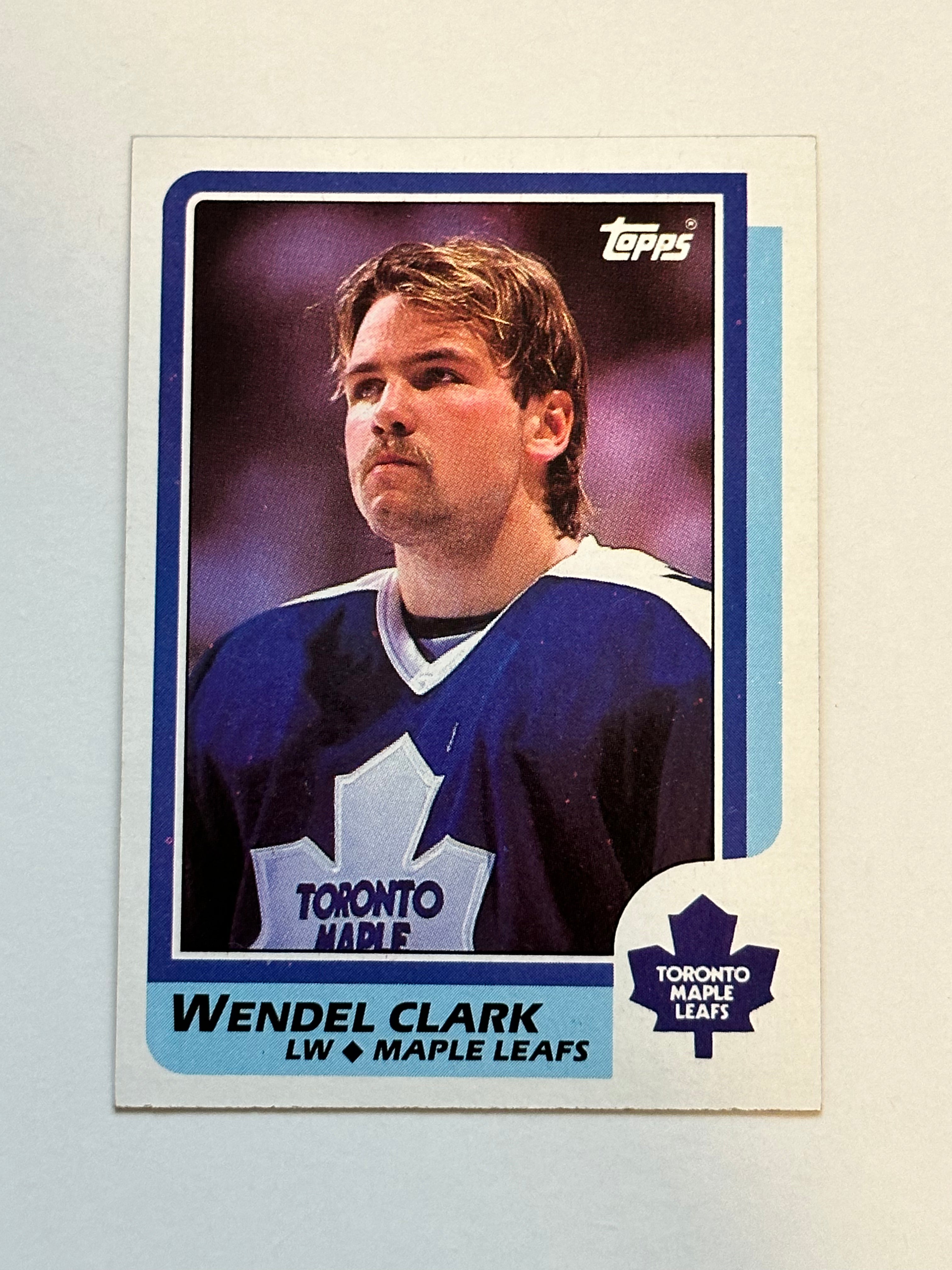 Toronto Maple Leafs Wendel Clark rookie hockey card