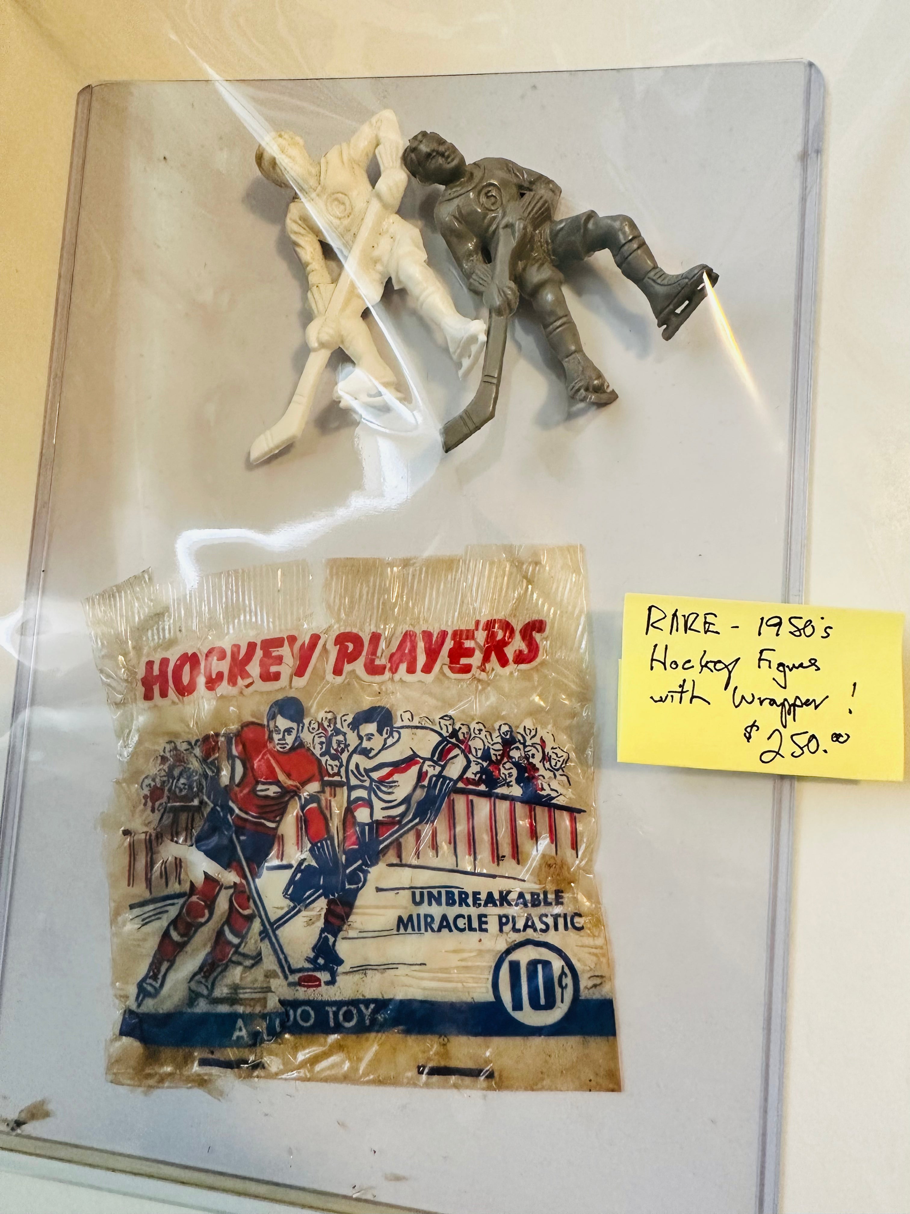Hockey figures toys plus NHL wrapper 1950's