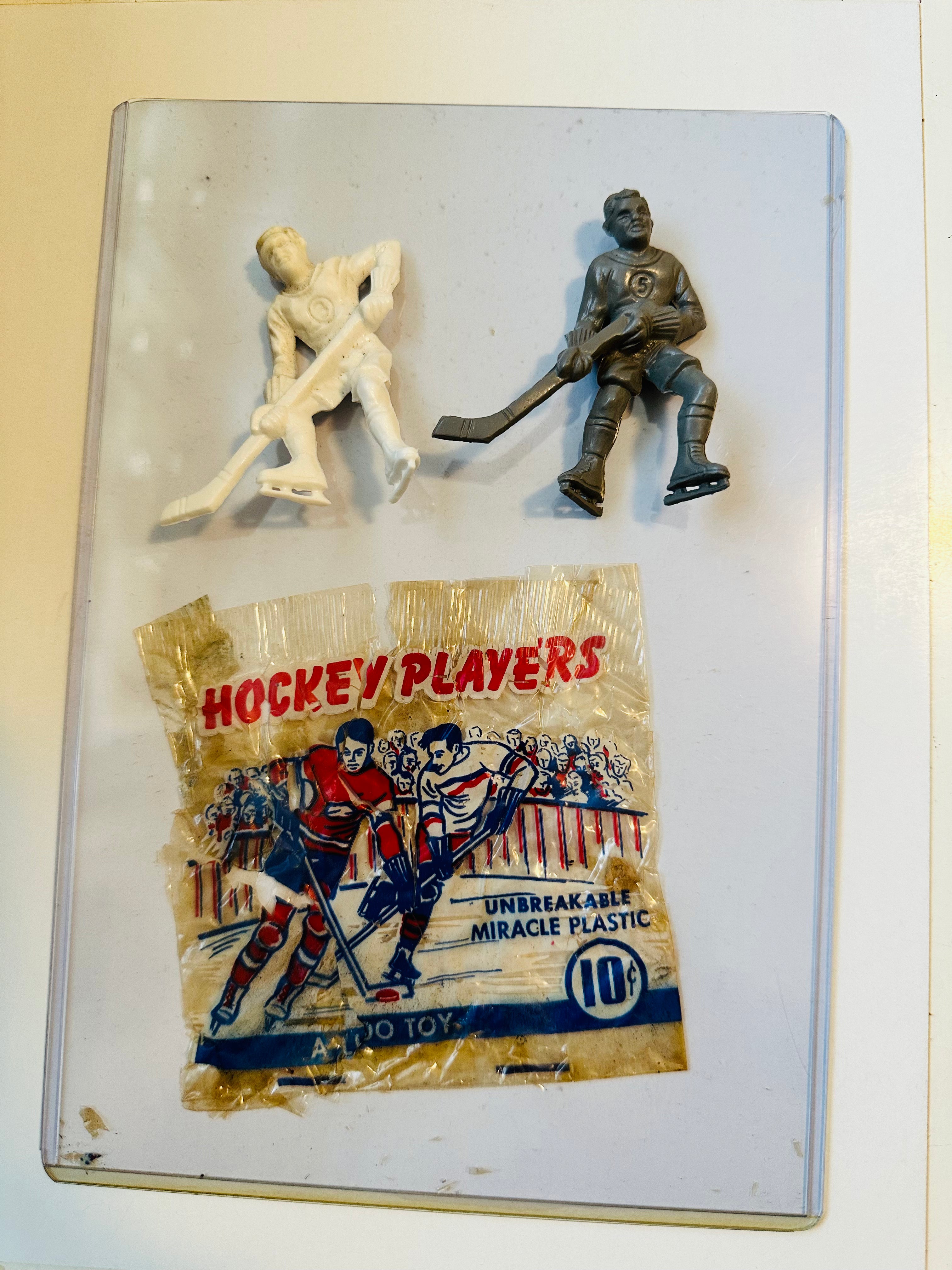 Hockey figures toys plus NHL wrapper 1950's