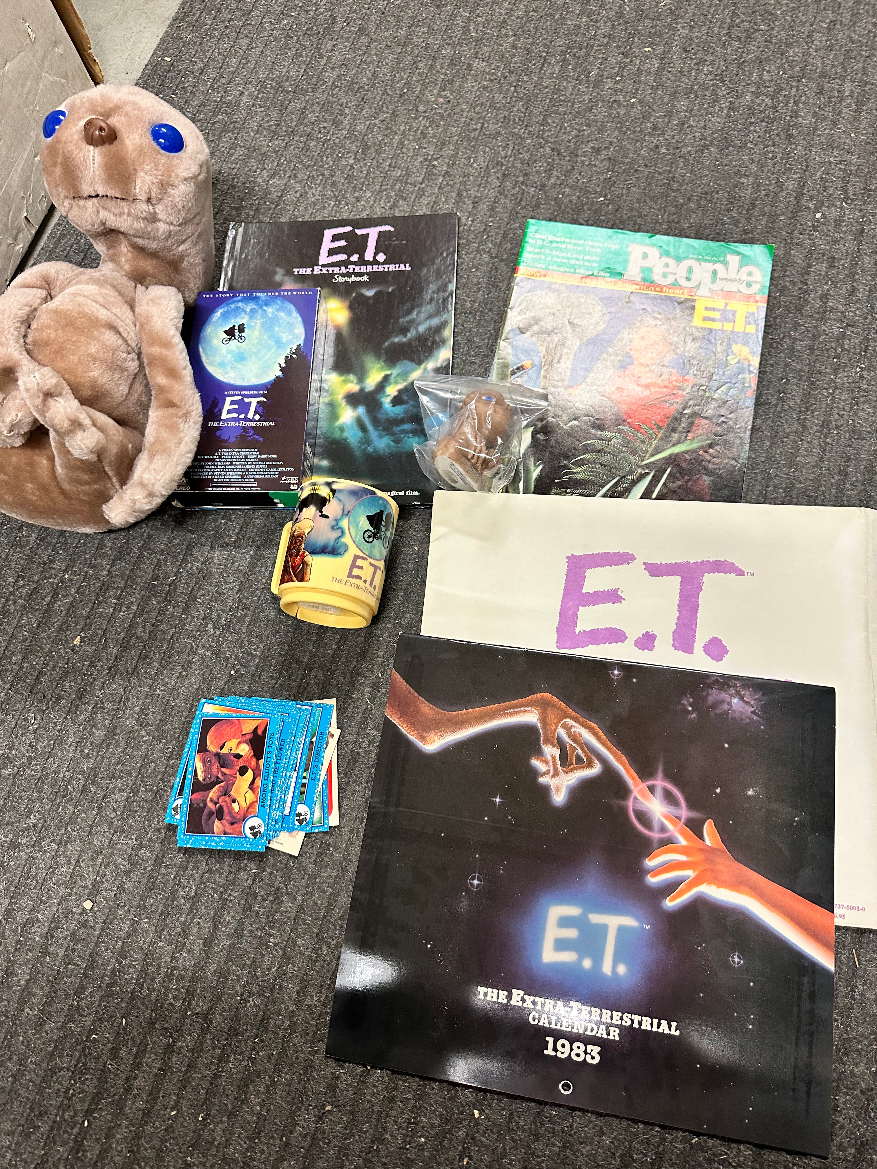 E.T.movie original plush doll with collectible lot deal 1980s