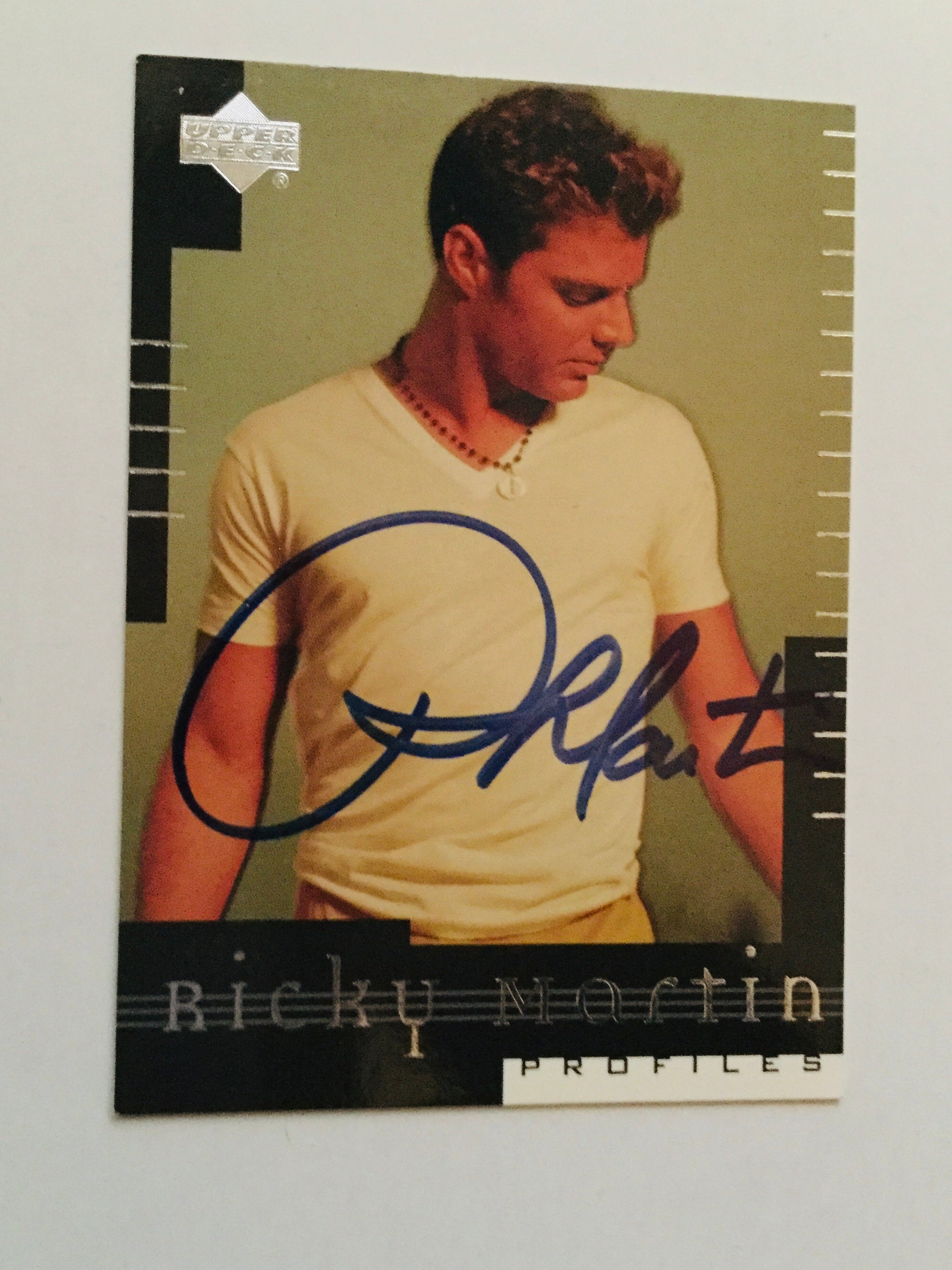 Ricky Martin Rare signed card with COA