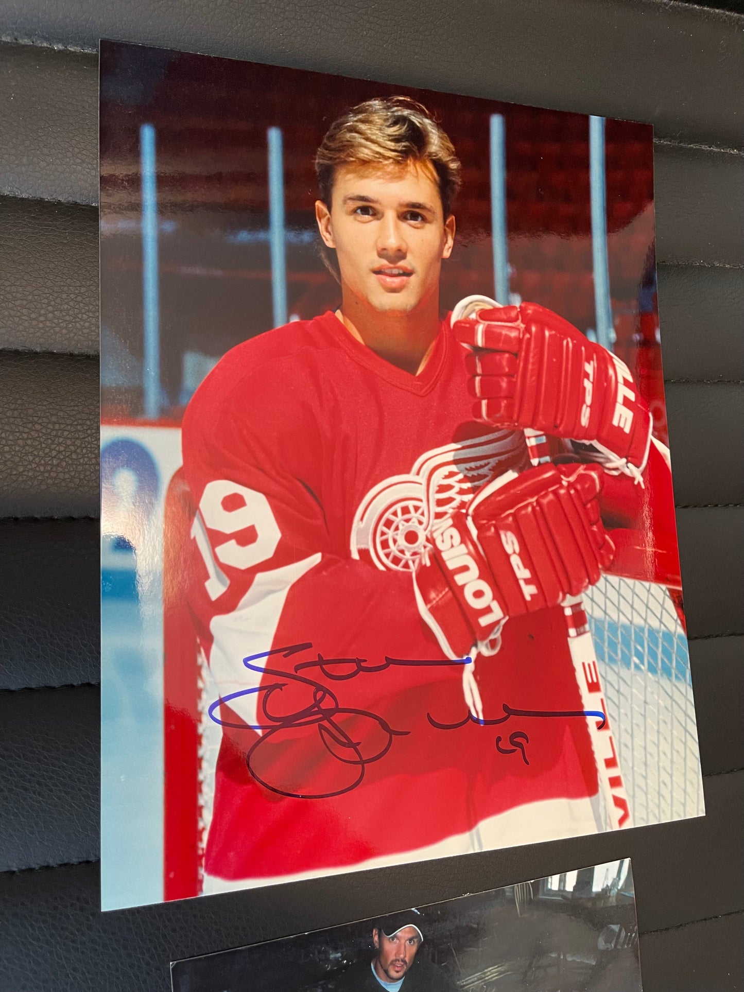 Steve Yzerman signed NHL hockey 8x10 photo w/ COA