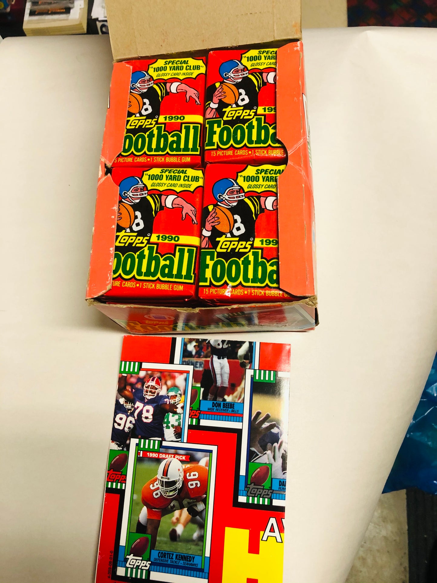 1990 Topps NFL football 36 packs box with poster