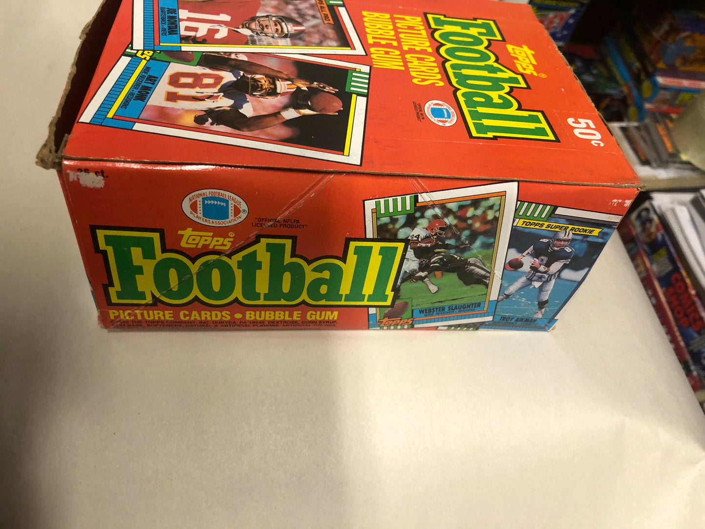 1990 Topps NFL football 36 packs box with poster