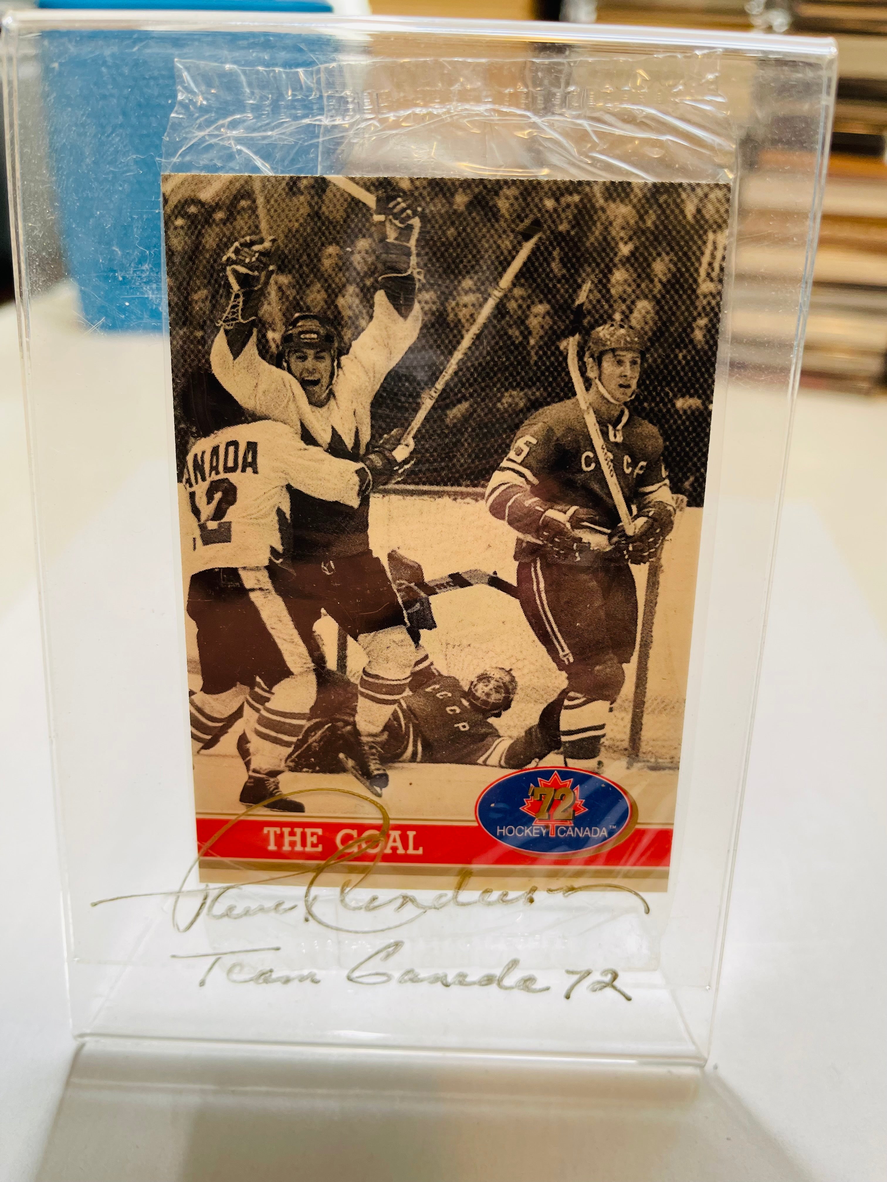 Paul Henderson autograph plastic holder with team Canada cards promo pack