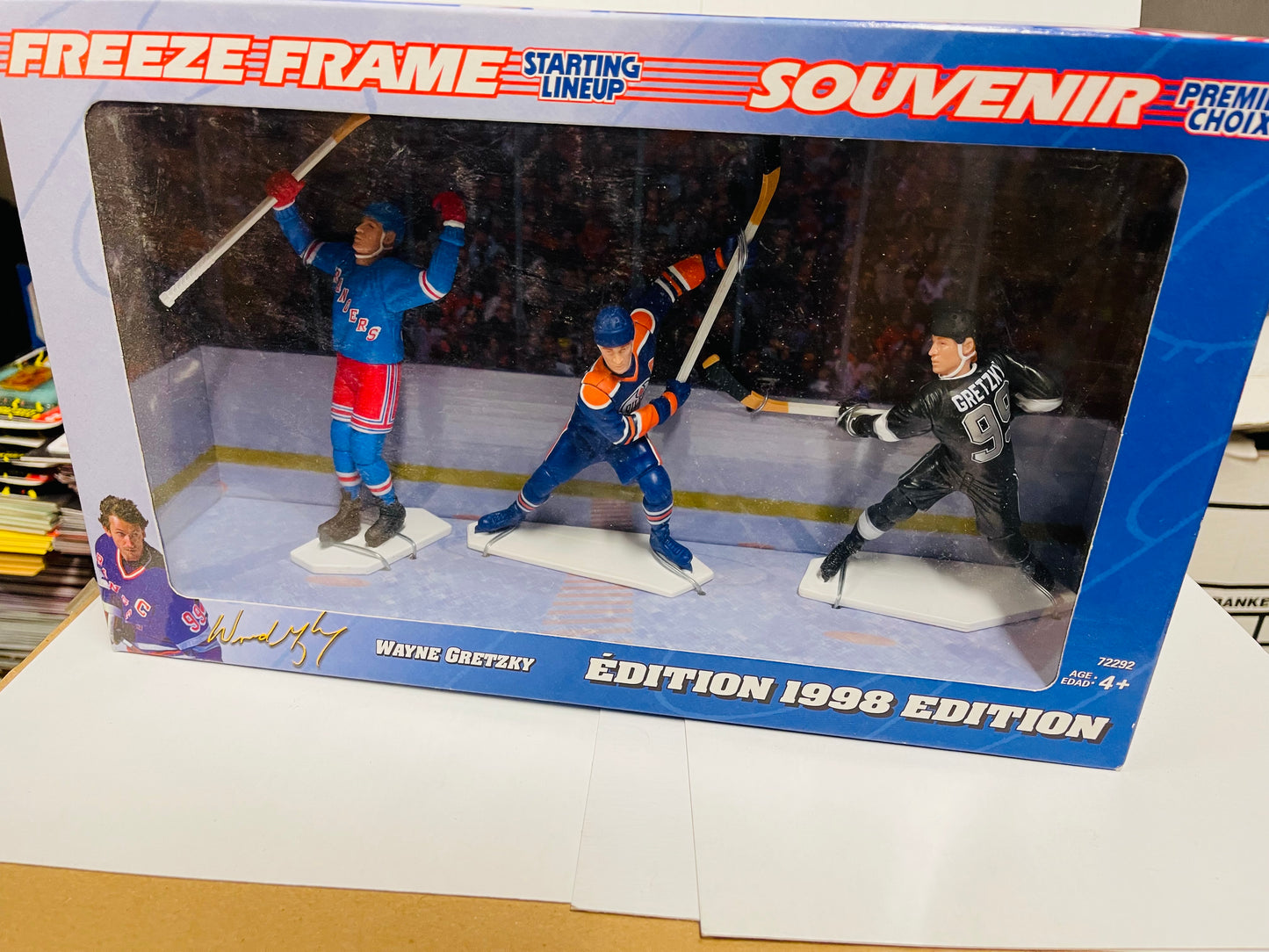 Wayne Gretzky  Freeze frame 3 figures in box 1990s