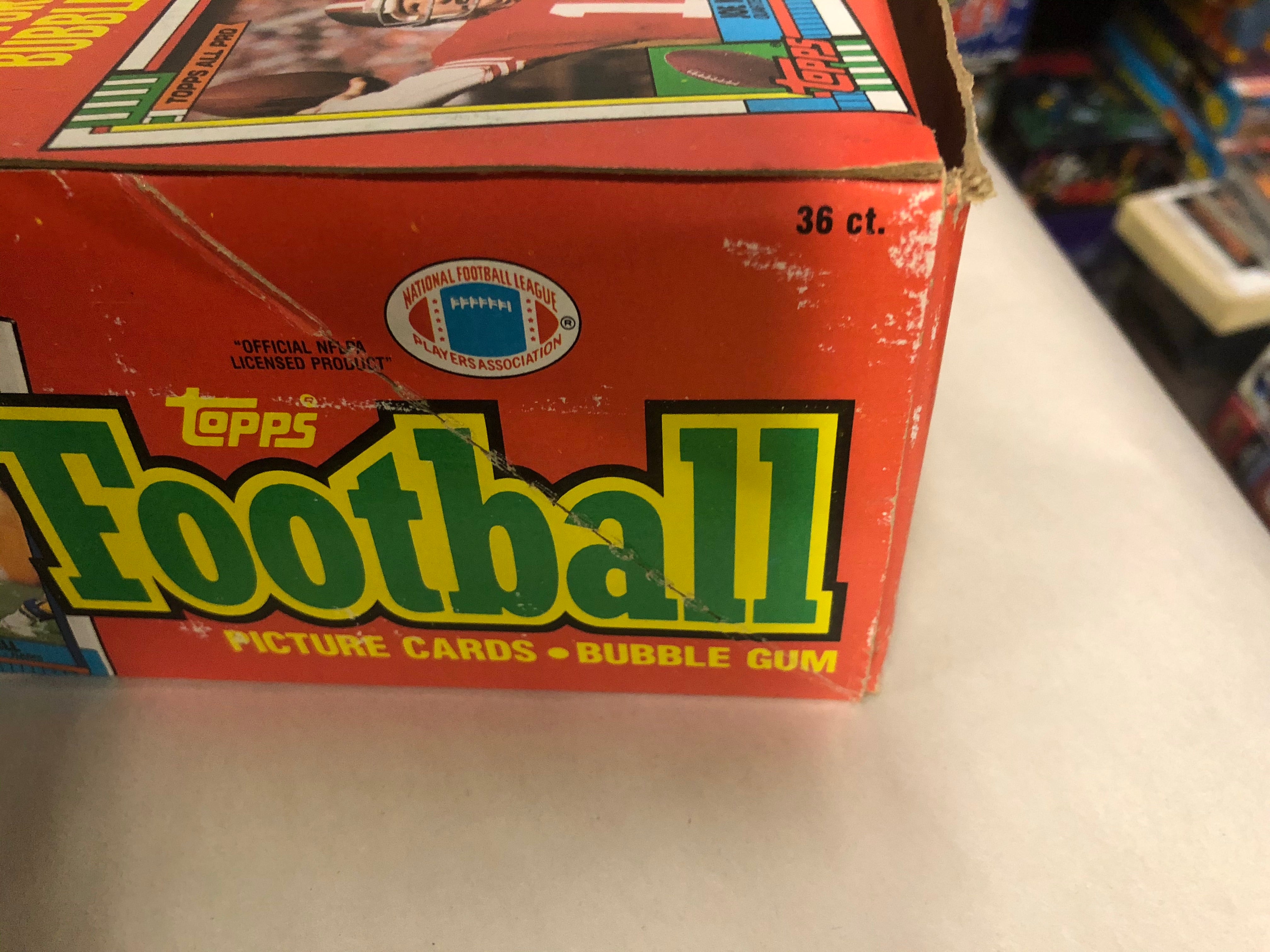 1990 Topps NFL football 36 packs box with poster