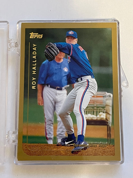 Roy Halladay rookie with Blue Jays team baseball cards set 1999