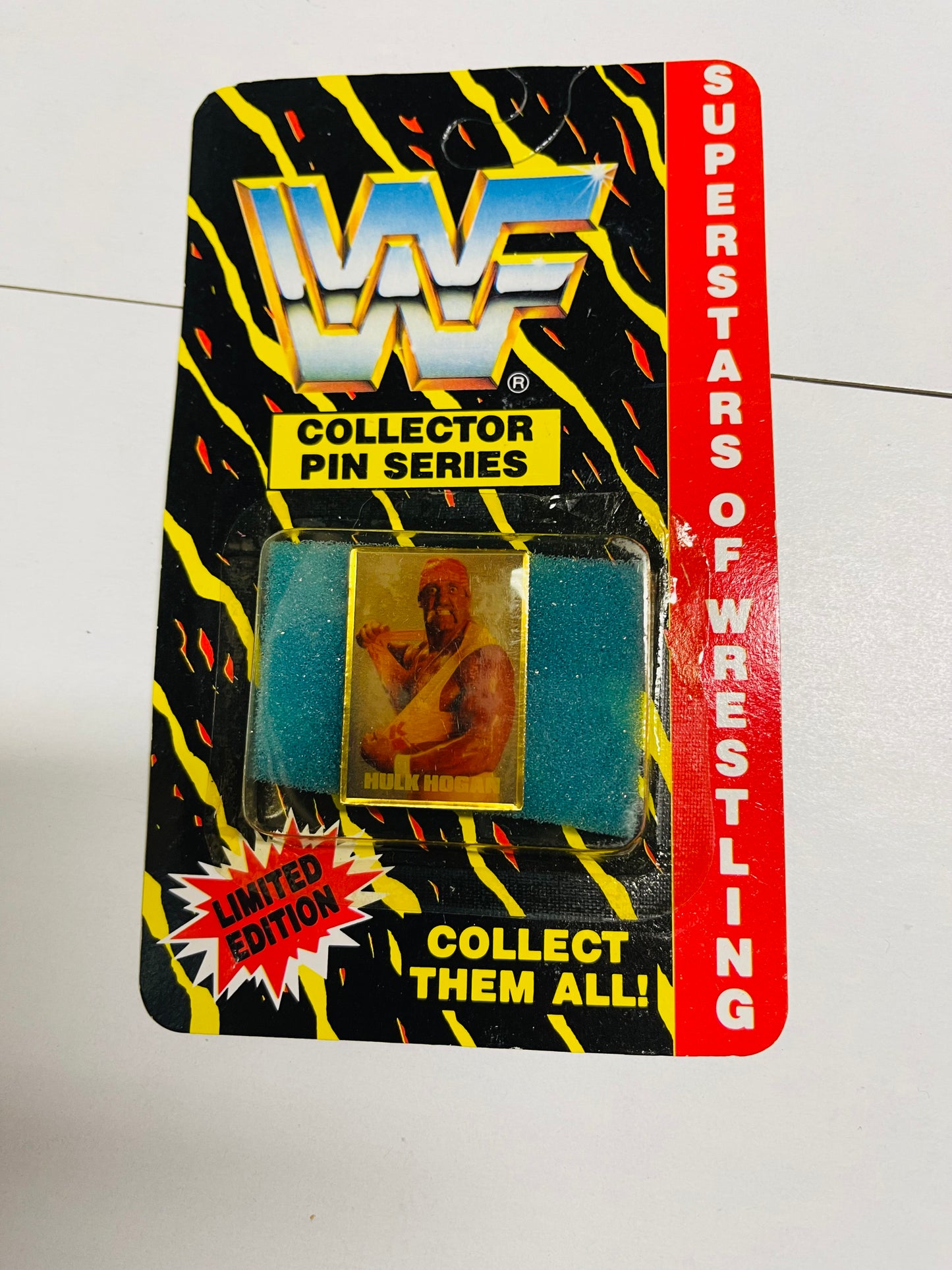 Hulk Hogan Wrestling rare collectible pin in package 1991