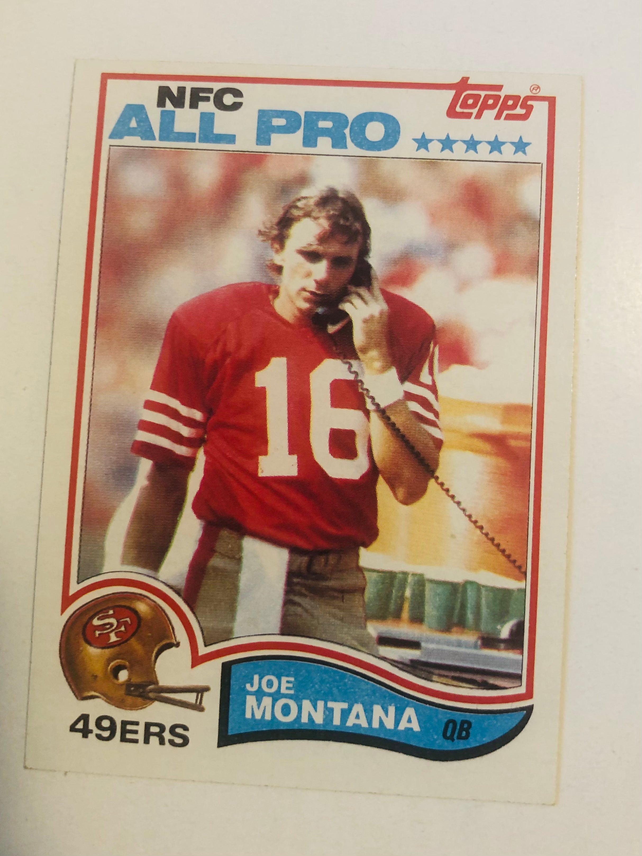 Joe Montana NFL football legend 2nd year Topps card 1982