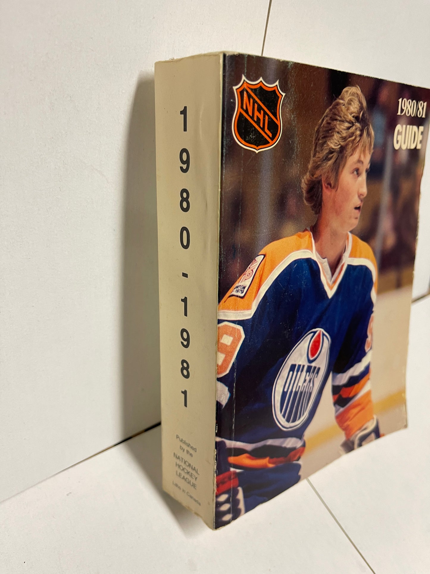 Wayne Gretzky NHL hockey rare media stats guide 1980-81