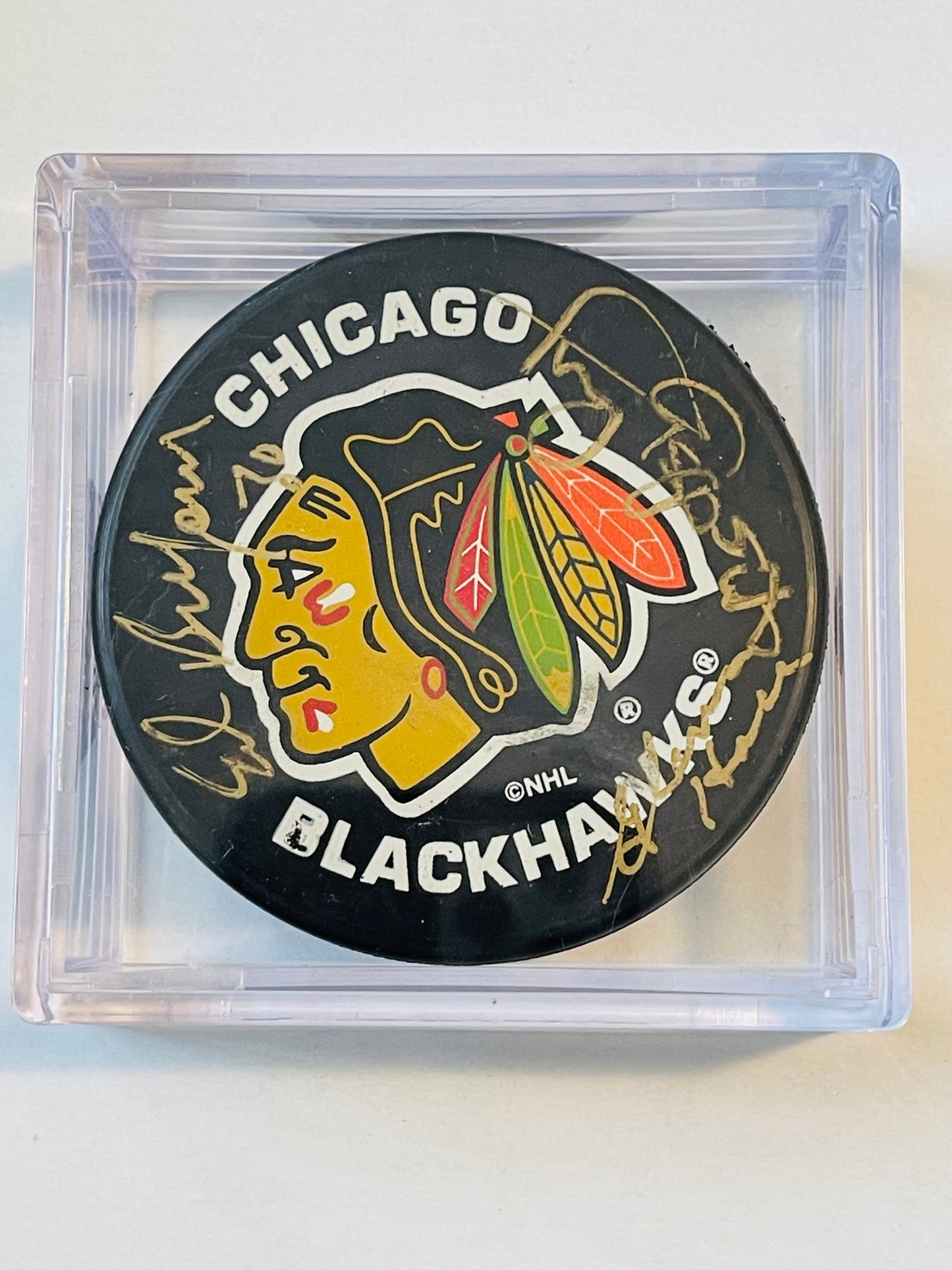 Chicago Black Hawks multi autographs puck- Tony Esposito , Ed Belfour, Glen Hall with COA