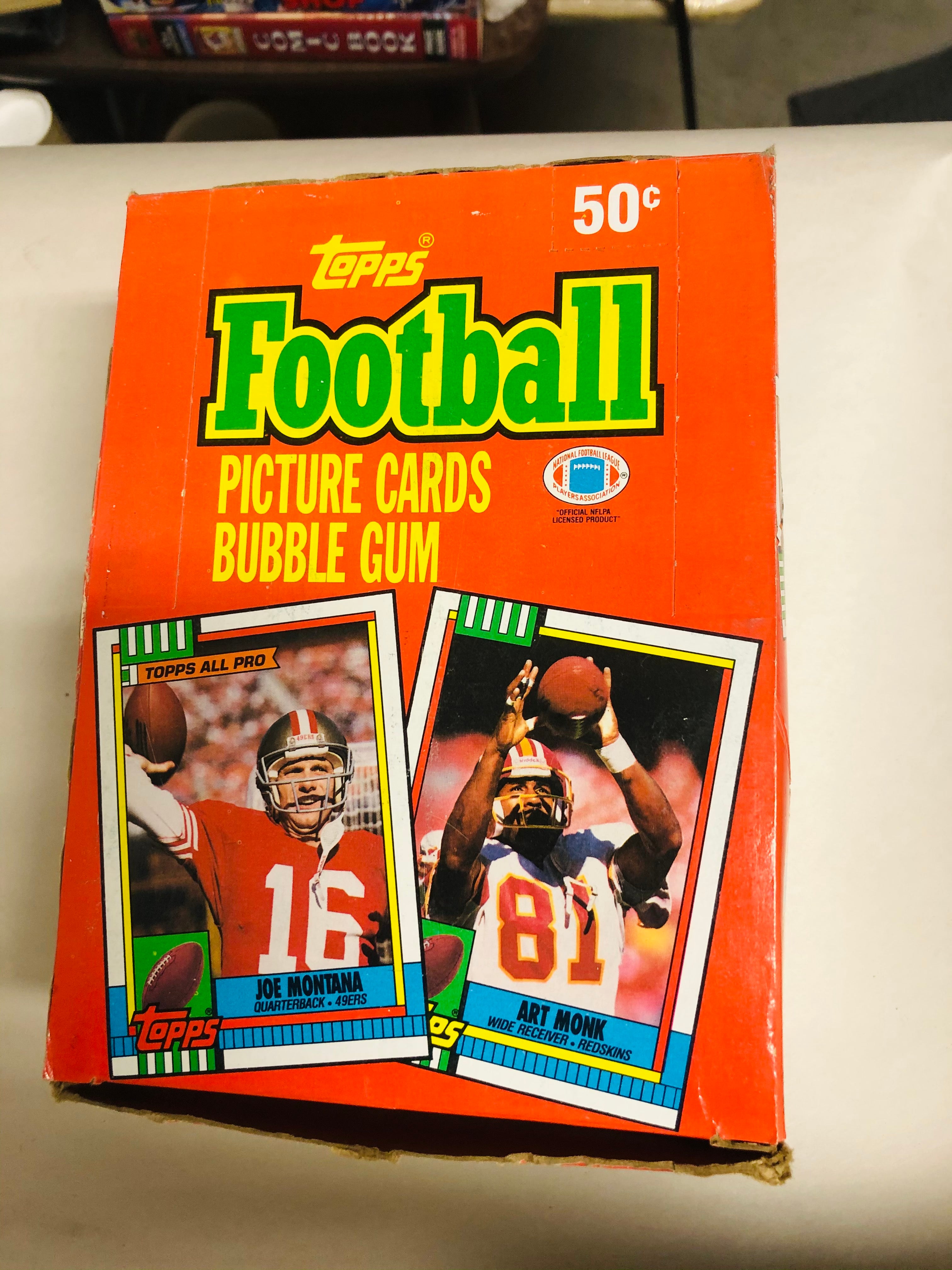 1990 Topps NFL football 36 packs box with poster
