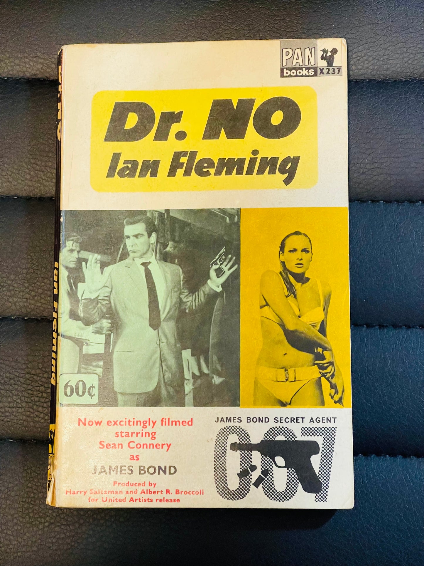 James Bond Dr. No rare vintage autograph pocket book 1963