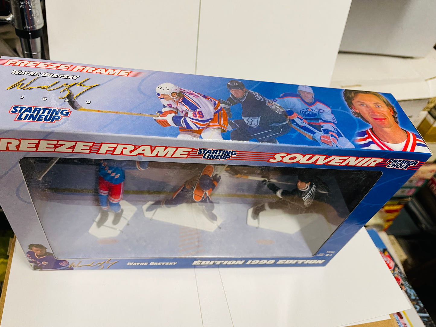 Wayne Gretzky  Freeze frame 3 figures in box 1990s