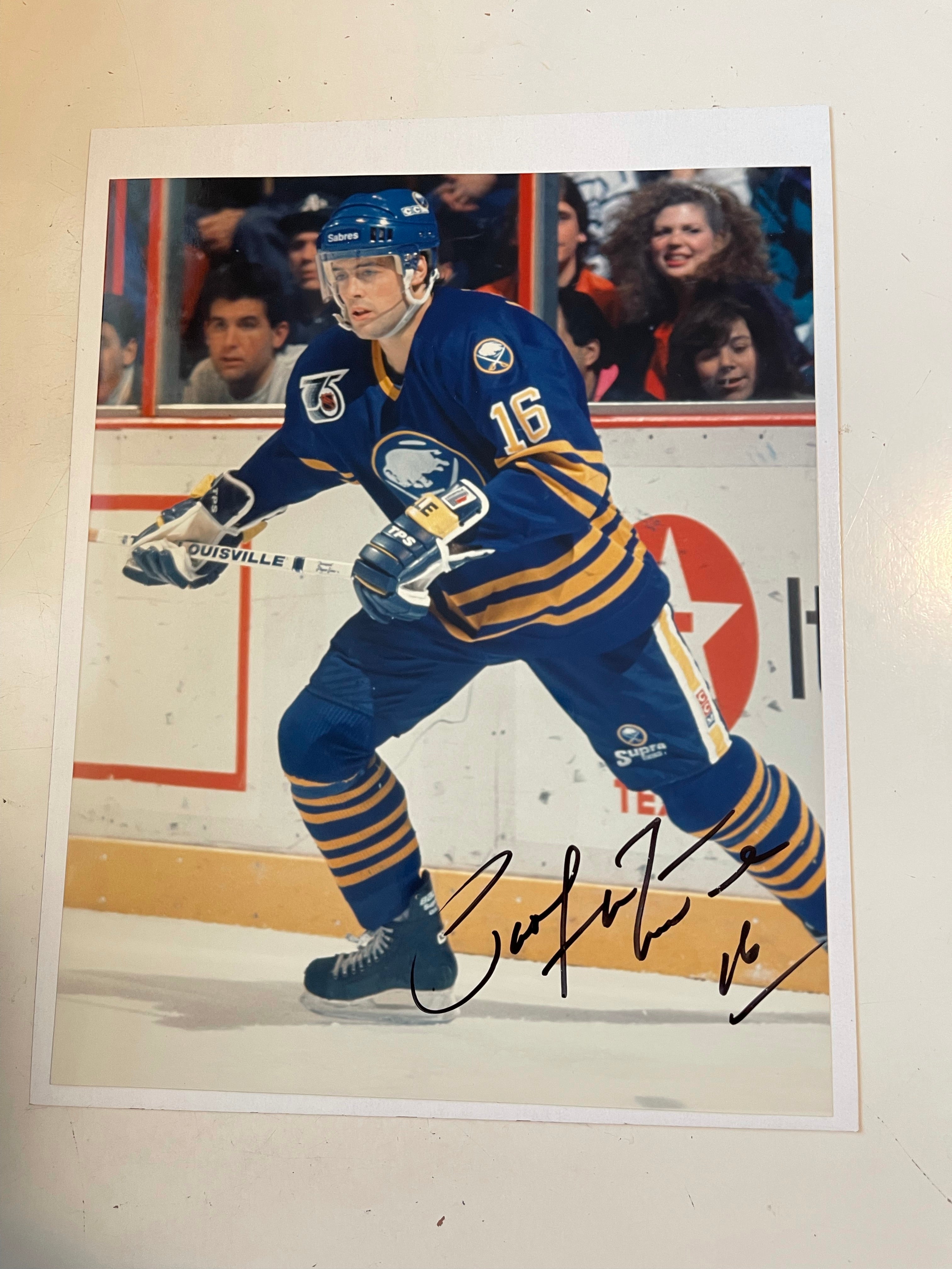 Pat LaFontaine hockey 8x10 autograph photo with COA
