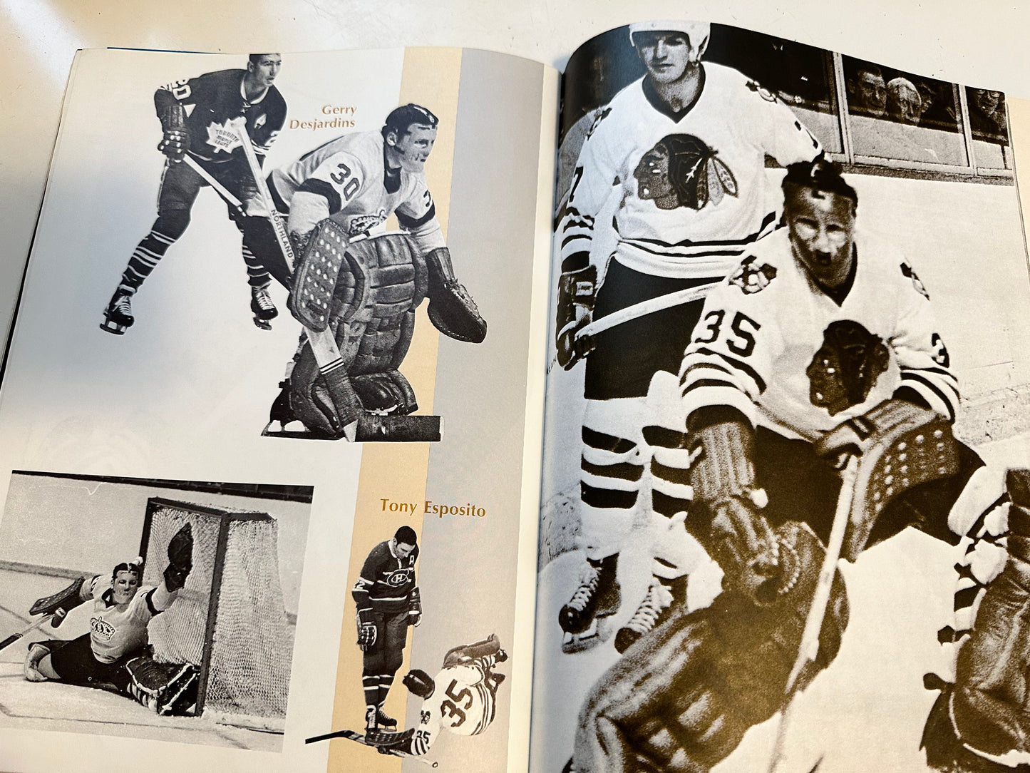 Toronto Maple Leafs original hockey game program Vs Chicago Oct.1970