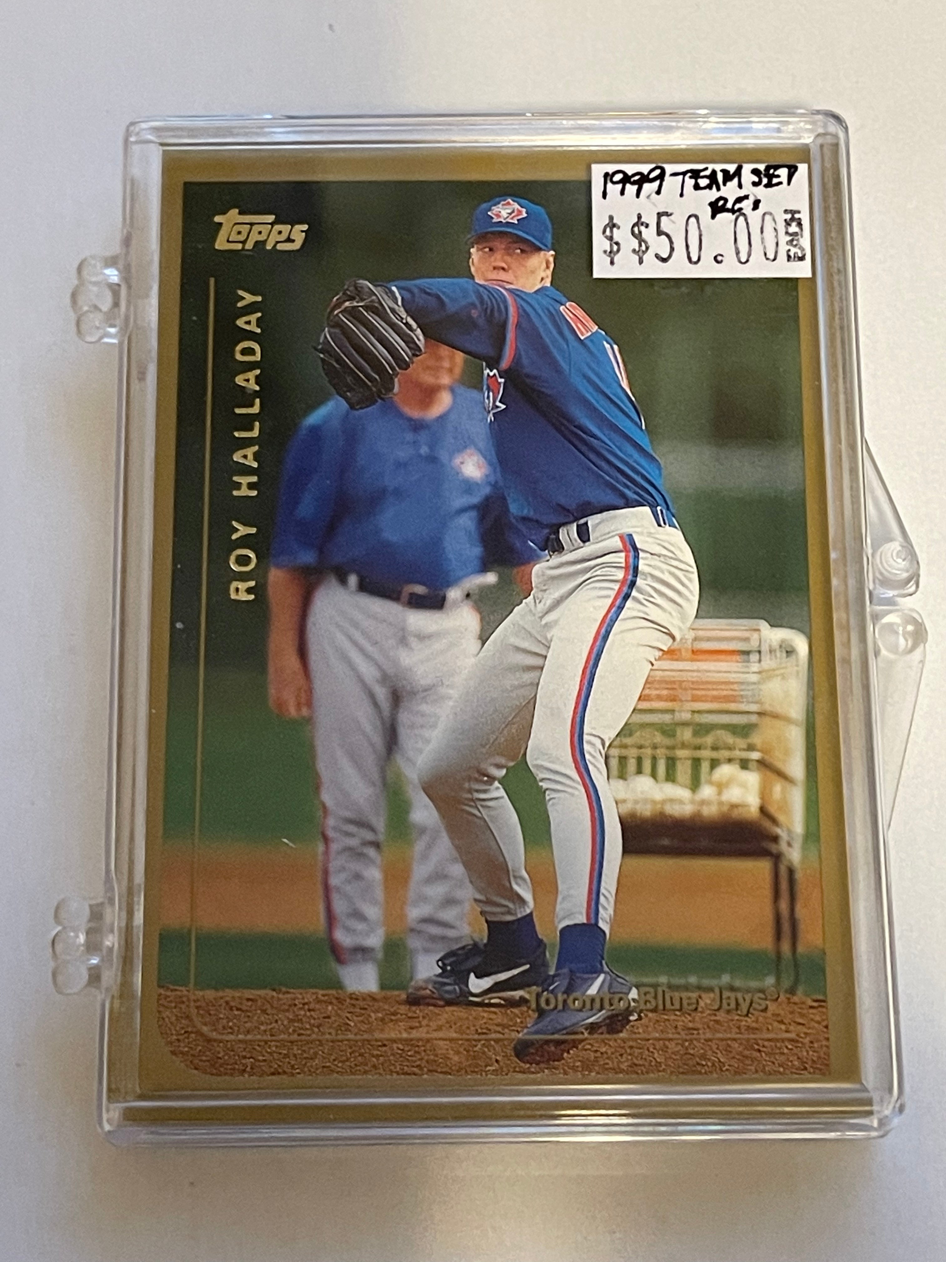 Roy Halladay rookie with Blue Jays team baseball cards set 1999