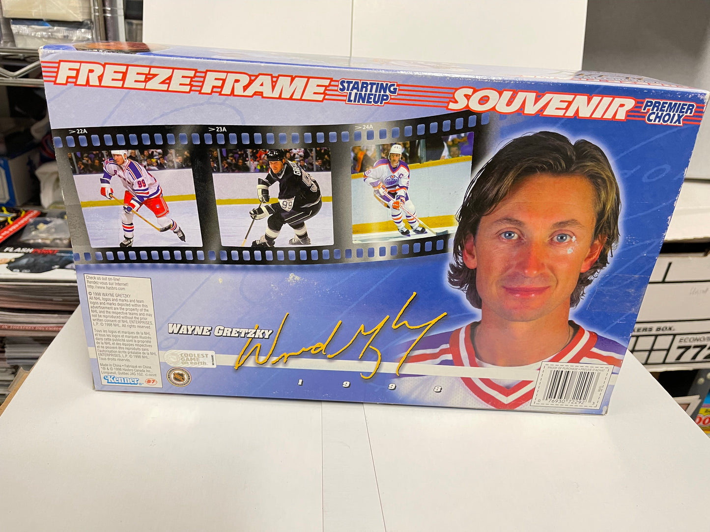 Wayne Gretzky  Freeze frame 3 figures in box 1990s