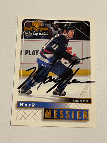 Autograph card signed by nhl hall of famer Mark Messier.