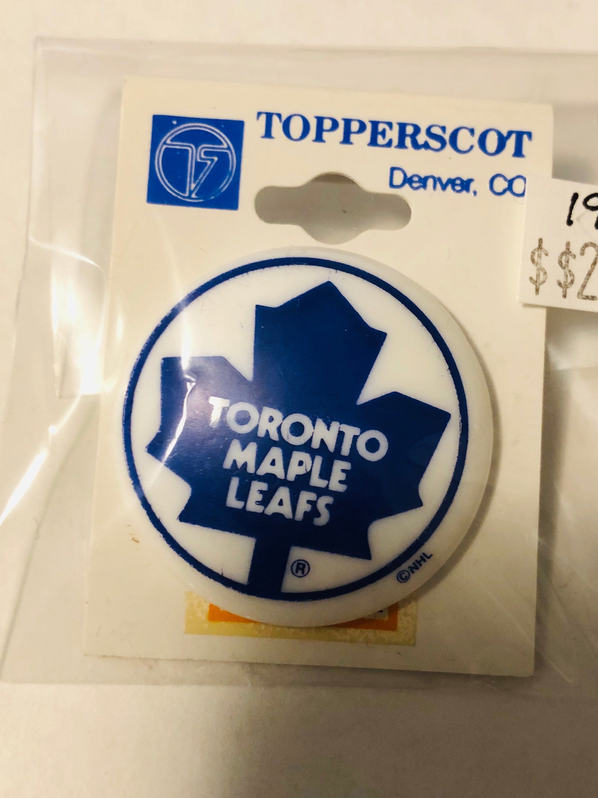 Toronto Maple Leafs hockey vintage button 1980s